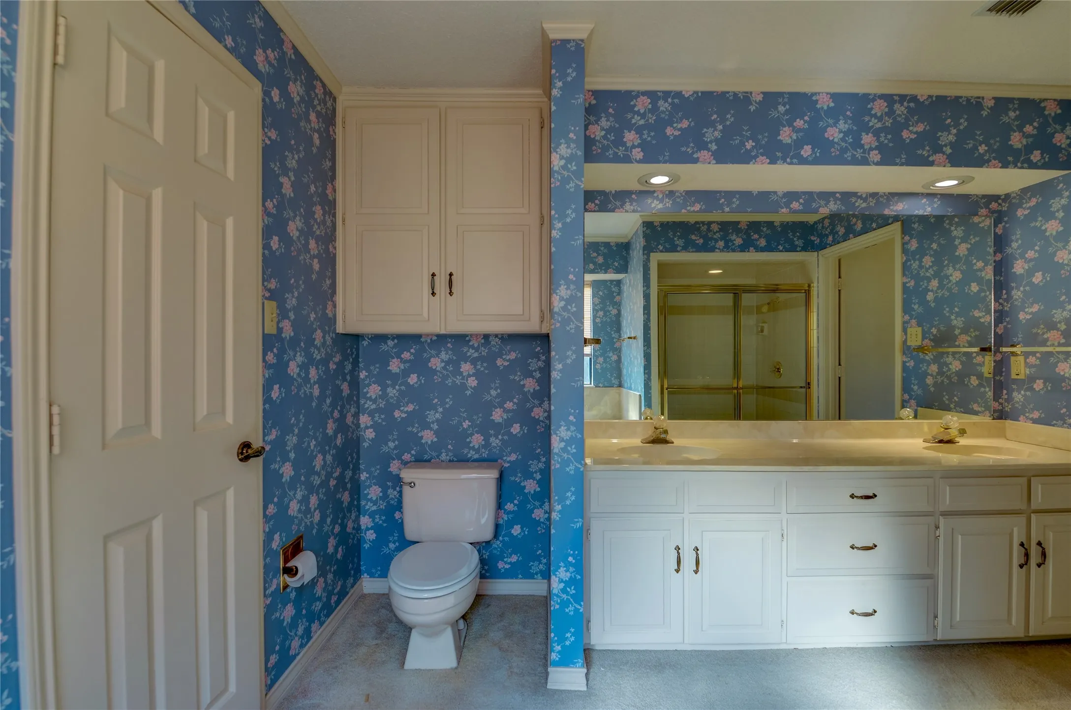 Single Family Residence For Sale in Tarrant County , 8240 Saddlebrook Drive, Benbrook, Texas 76116, 3 Bedroom, 3 Bathroom, 2 Garage spaces, 2,340 Sqft, built in 1987, mls#21397777, Real Estate Agent in Benbrook, Homes For Sale in Tarrant county, Homes For Sale in Benbrook, Realtor in Benbrook Texas, Real Estate Brokerage Independent Realty Texas, Luminita Cordes Realtor