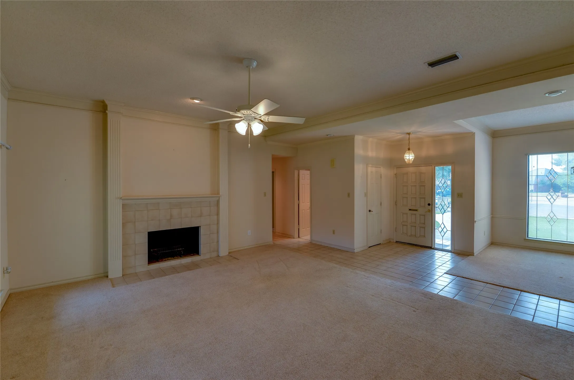 Single Family Residence For Sale in Tarrant County , 8240 Saddlebrook Drive, Benbrook, Texas 76116, 3 Bedroom, 3 Bathroom, 2 Garage spaces, 2,340 Sqft, built in 1987, mls#21397777, Real Estate Agent in Benbrook, Homes For Sale in Tarrant county, Homes For Sale in Benbrook, Realtor in Benbrook Texas, Real Estate Brokerage Independent Realty Texas, Luminita Cordes Realtor