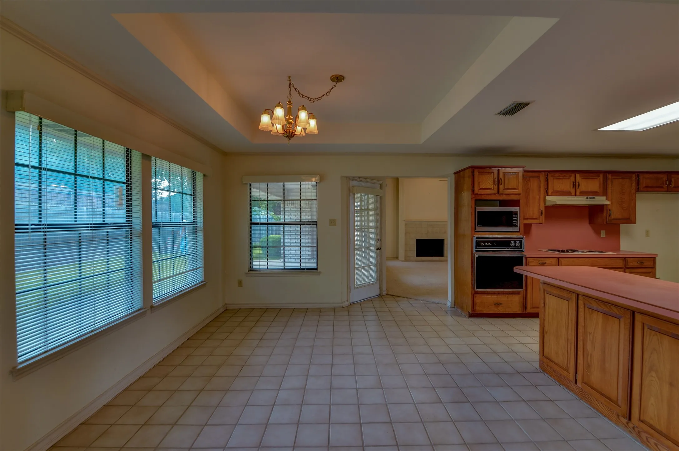 Single Family Residence For Sale in Tarrant County , 8240 Saddlebrook Drive, Benbrook, Texas 76116, 3 Bedroom, 3 Bathroom, 2 Garage spaces, 2,340 Sqft, built in 1987, mls#21397777, Real Estate Agent in Benbrook, Homes For Sale in Tarrant county, Homes For Sale in Benbrook, Realtor in Benbrook Texas, Real Estate Brokerage Independent Realty Texas, Luminita Cordes Realtor