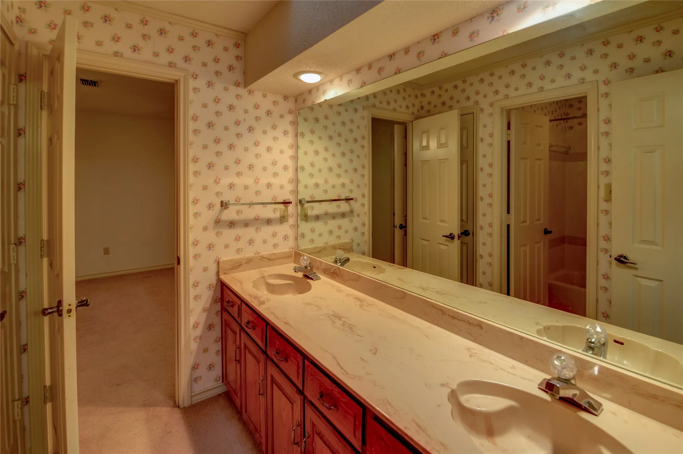 Single Family Residence For Sale in Tarrant County , 8240 Saddlebrook Drive, Benbrook, Texas 76116, 3 Bedroom, 3 Bathroom, 2 Garage spaces, 2,340 Sqft, built in 1987, mls#21397777, Real Estate Agent in Benbrook, Homes For Sale in Tarrant county, Homes For Sale in Benbrook, Realtor in Benbrook Texas, Real Estate Brokerage Independent Realty Texas, Luminita Cordes Realtor