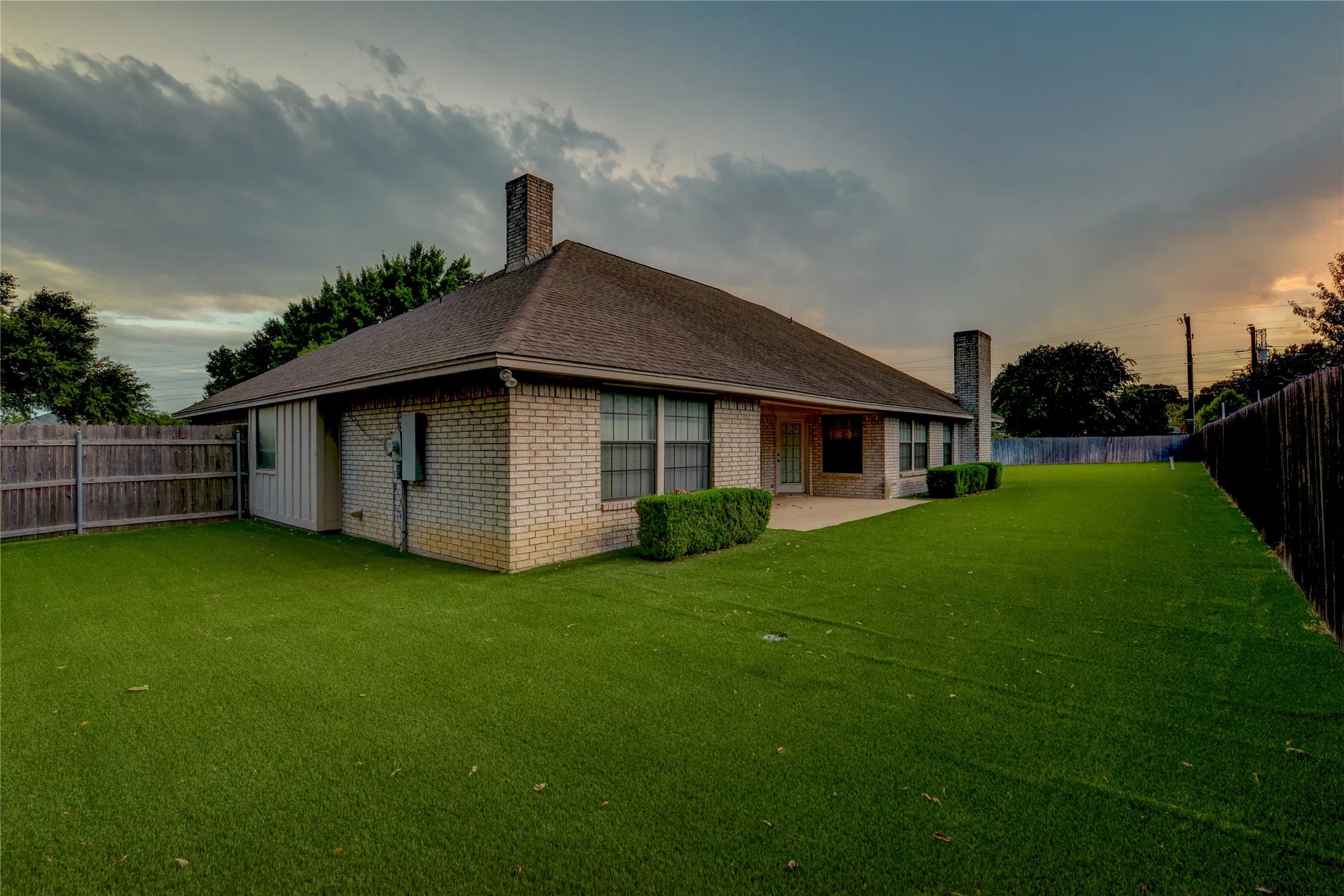 Single Family Residence For Sale in Tarrant County , 8240 Saddlebrook Drive, Benbrook, Texas 76116, 3 Bedroom, 3 Bathroom, 2 Garage spaces, 2,340 Sqft, built in 1987, mls#21397777, Real Estate Agent in Benbrook, Homes For Sale in Tarrant county, Homes For Sale in Benbrook, Realtor in Benbrook Texas, Real Estate Brokerage Independent Realty Texas, Luminita Cordes Realtor