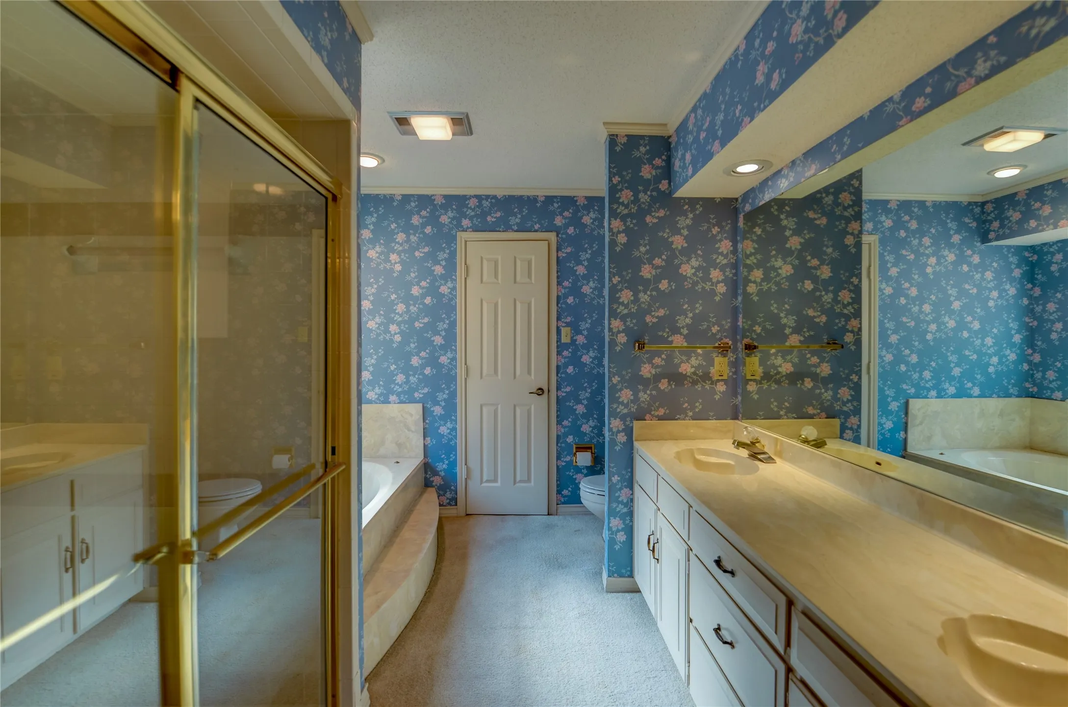 Single Family Residence For Sale in Tarrant County , 8240 Saddlebrook Drive, Benbrook, Texas 76116, 3 Bedroom, 3 Bathroom, 2 Garage spaces, 2,340 Sqft, built in 1987, mls#21397777, Real Estate Agent in Benbrook, Homes For Sale in Tarrant county, Homes For Sale in Benbrook, Realtor in Benbrook Texas, Real Estate Brokerage Independent Realty Texas, Luminita Cordes Realtor