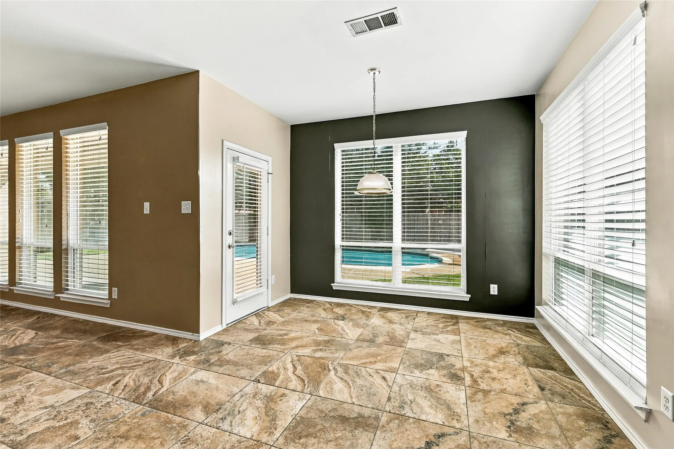 Large breakfast area right off the kitchen