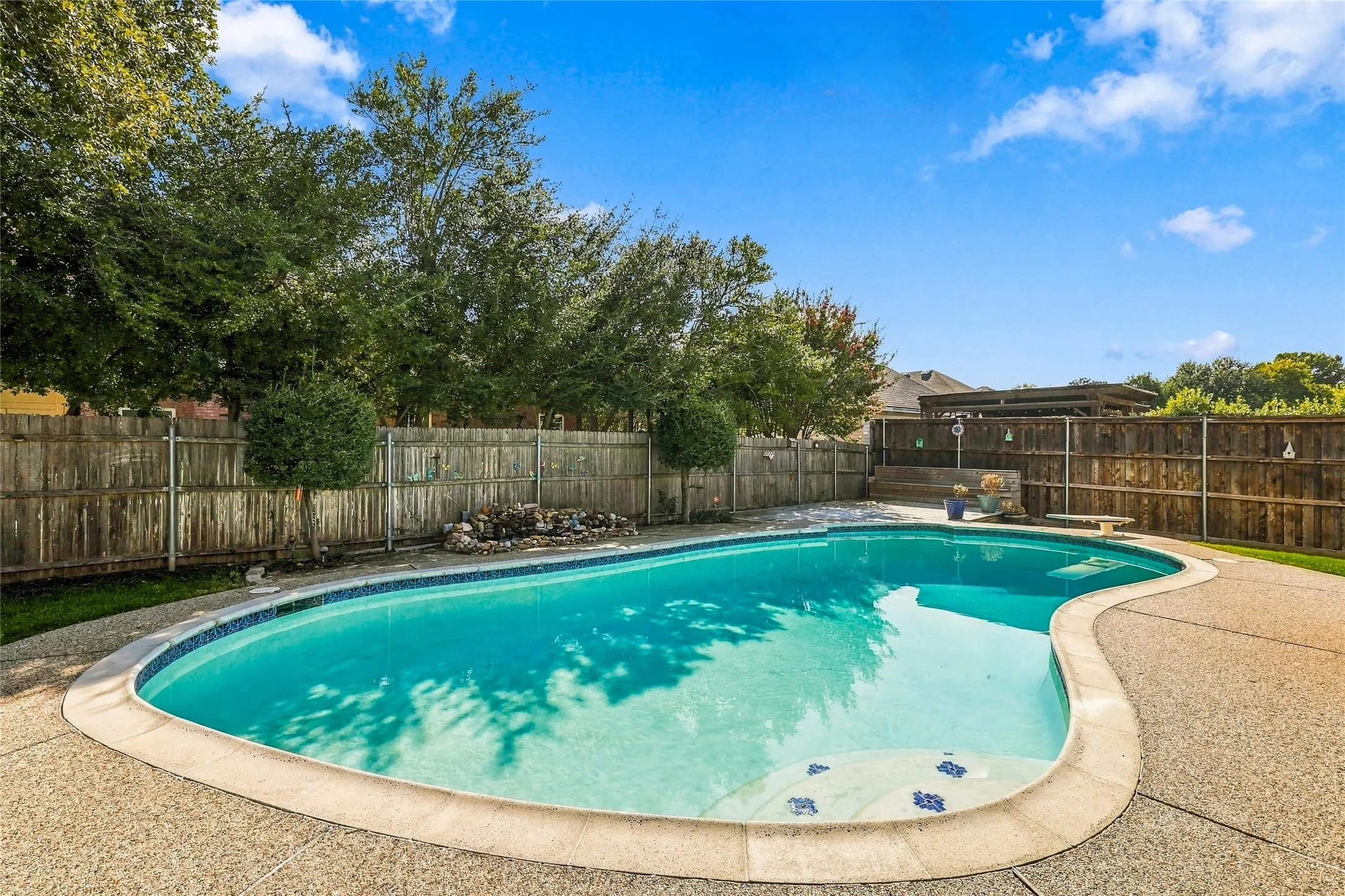 Beautiful oversized diving pool