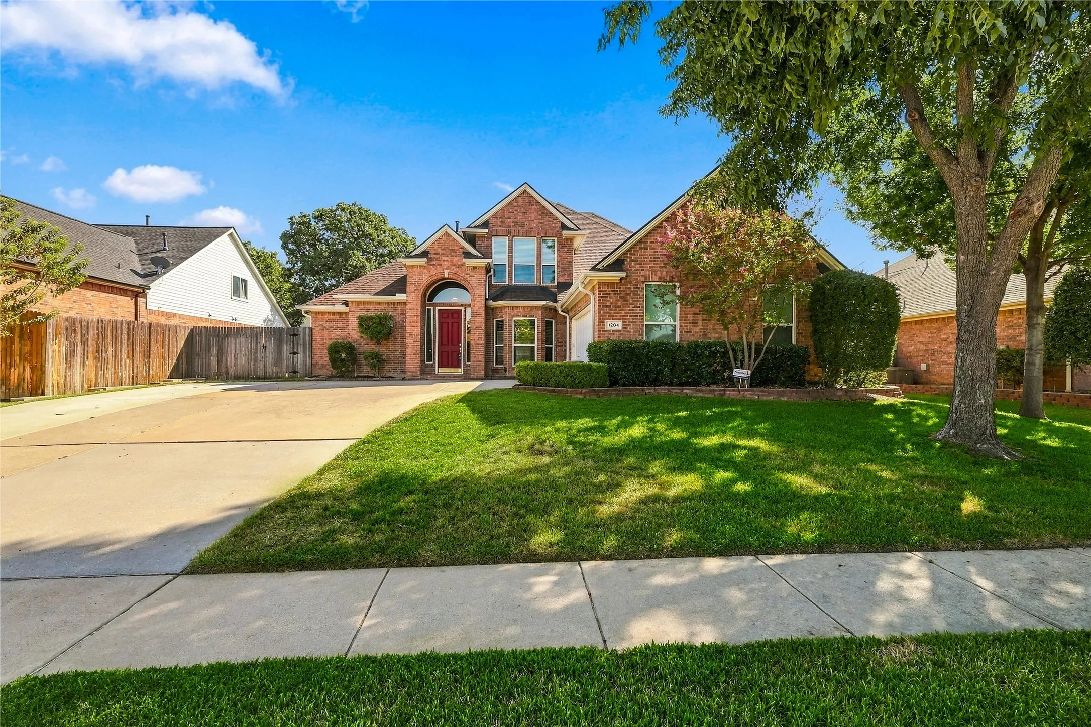 Single Family Residence For Sale in Tarrant County , 1204 Crestview Drive, Bedford, Texas 76021, 4 Bedroom, 4 Bathroom, 2 Garage spaces, 2,740 Sqft, built in 1998, mls#21378545, Real Estate Agent in Bedford, Homes For Sale in Tarrant county, Homes For Sale in Bedford, Realtor in Bedford Texas, Real Estate Brokerage Independent Realty Texas, Luminita Cordes Realtor