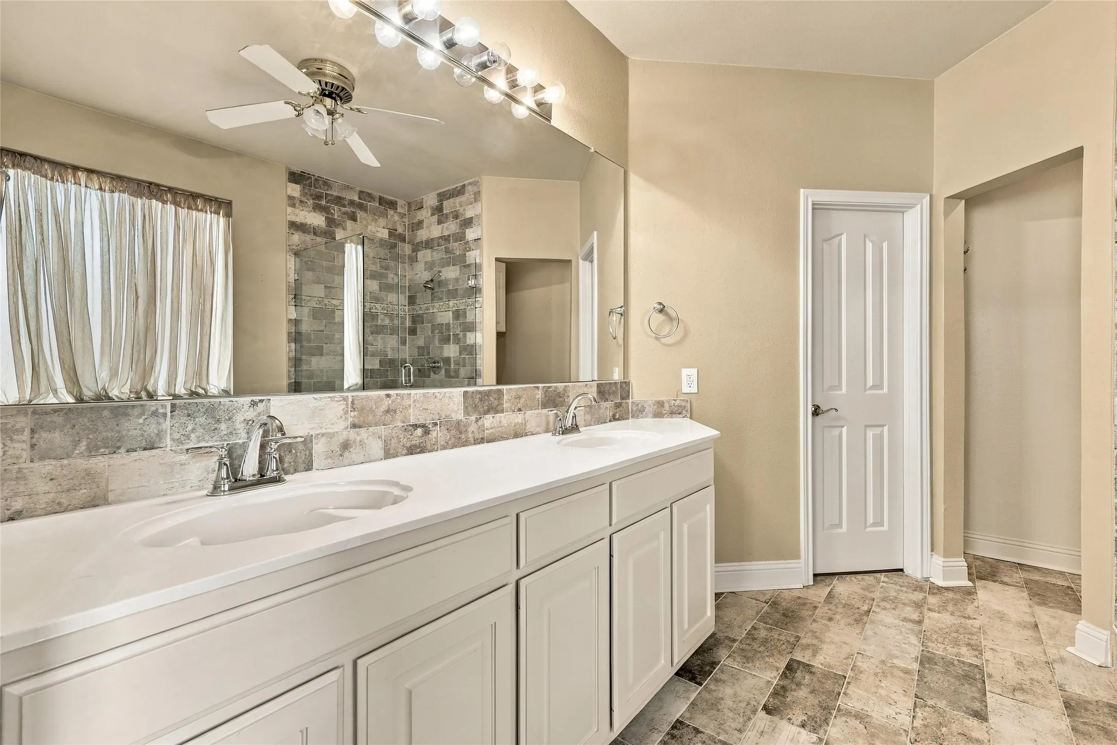 Single Family Residence For Sale in Tarrant County , 1204 Crestview Drive, Bedford, Texas 76021, 4 Bedroom, 4 Bathroom, 2 Garage spaces, 2,740 Sqft, built in 1998, mls#21378545, Real Estate Agent in Bedford, Homes For Sale in Tarrant county, Homes For Sale in Bedford, Realtor in Bedford Texas, Real Estate Brokerage Independent Realty Texas, Luminita Cordes Realtor