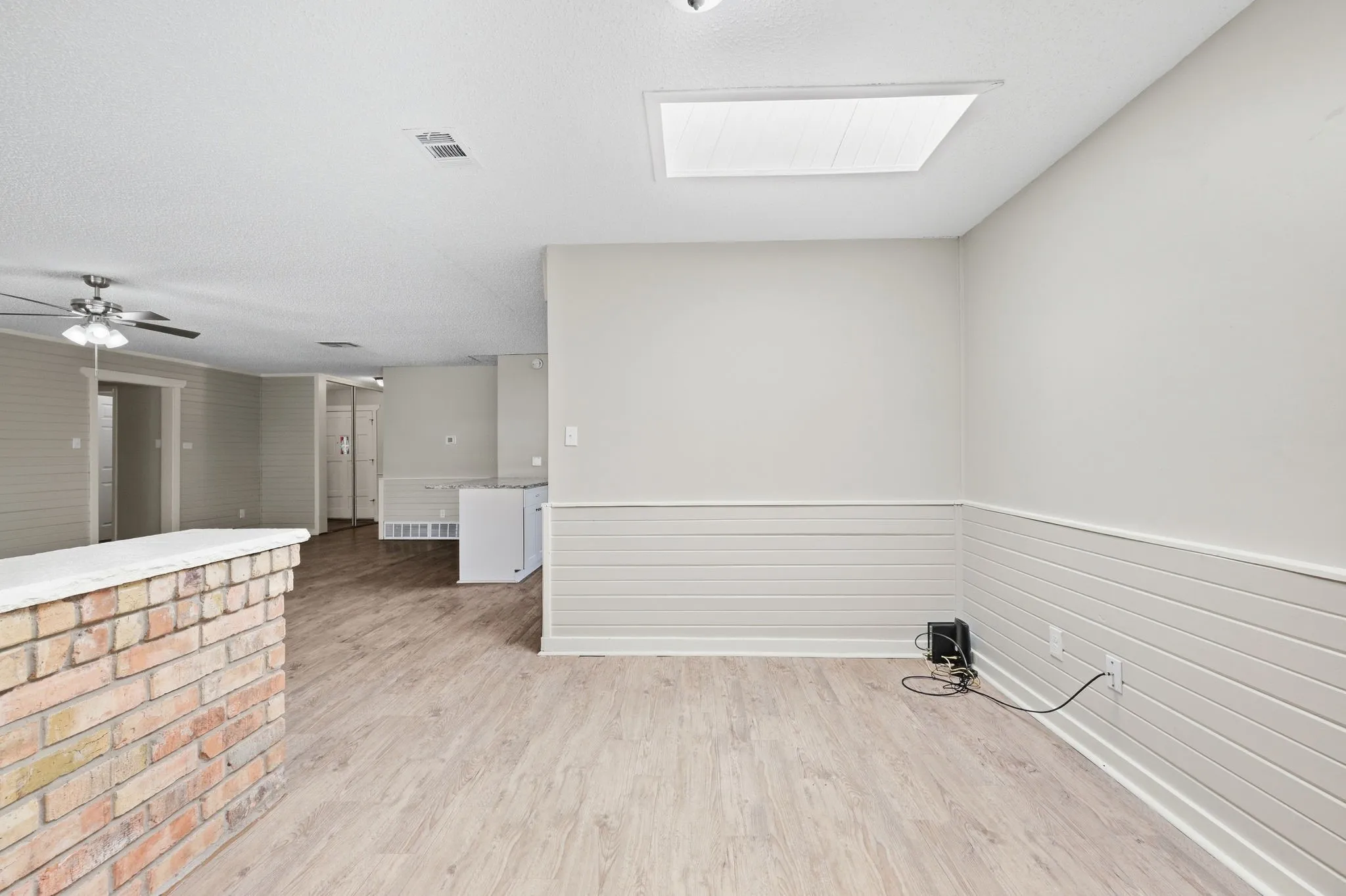 Single Family Residence For Sale in Tarrant County , 3212 Glenmont Drive, Fort Worth, Texas 76133, 3 Bedroom, 2 Bathroom, 2 Garage spaces, 1,674 Sqft, built in 1971, mls#21385585, Real Estate Agent in Fort Worth, Homes For Sale in Tarrant county, Homes For Sale in Fort Worth, Realtor in Fort Worth Texas, Real Estate Brokerage Independent Realty Texas, Luminita Cordes Realtor