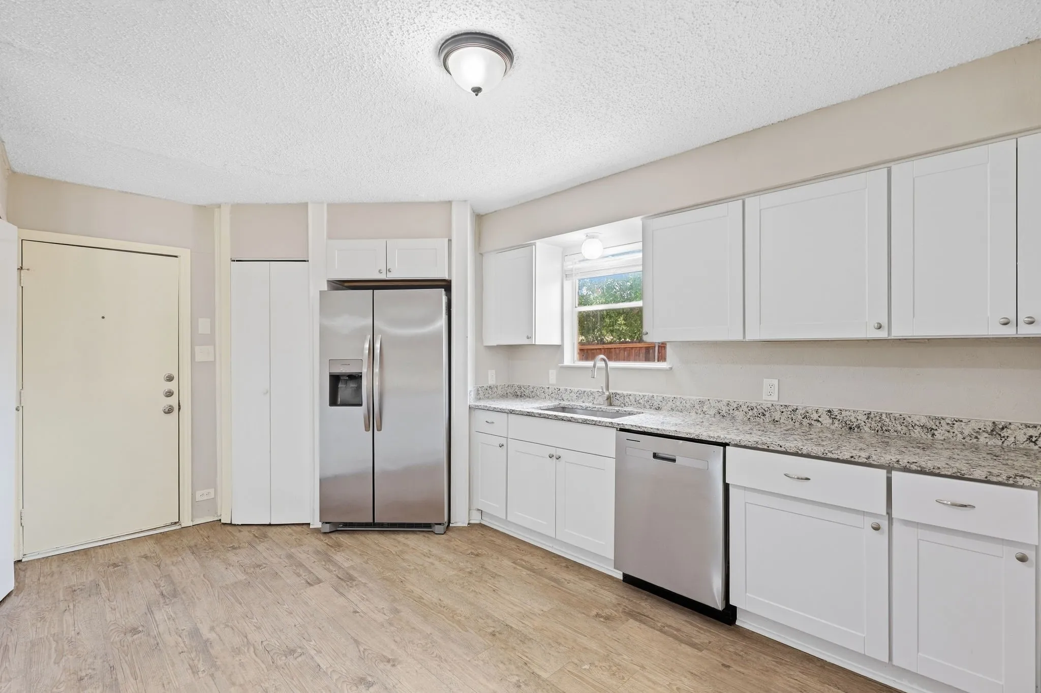 Single Family Residence For Sale in Tarrant County , 3212 Glenmont Drive, Fort Worth, Texas 76133, 3 Bedroom, 2 Bathroom, 2 Garage spaces, 1,674 Sqft, built in 1971, mls#21385585, Real Estate Agent in Fort Worth, Homes For Sale in Tarrant county, Homes For Sale in Fort Worth, Realtor in Fort Worth Texas, Real Estate Brokerage Independent Realty Texas, Luminita Cordes Realtor