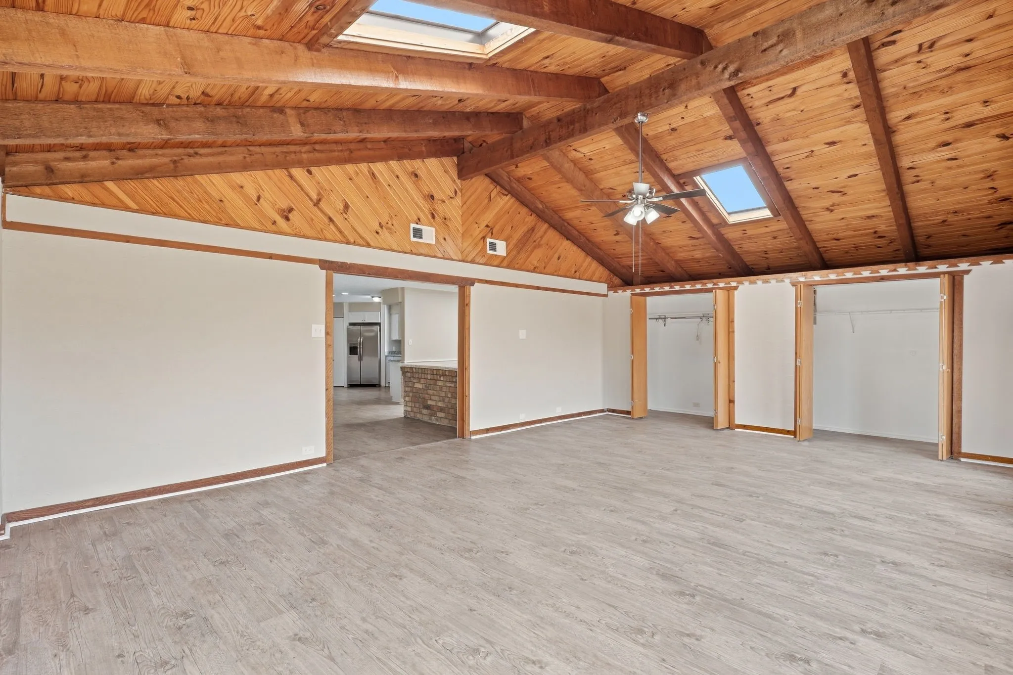 Single Family Residence For Sale in Tarrant County , 3212 Glenmont Drive, Fort Worth, Texas 76133, 3 Bedroom, 2 Bathroom, 2 Garage spaces, 1,674 Sqft, built in 1971, mls#21385585, Real Estate Agent in Fort Worth, Homes For Sale in Tarrant county, Homes For Sale in Fort Worth, Realtor in Fort Worth Texas, Real Estate Brokerage Independent Realty Texas, Luminita Cordes Realtor