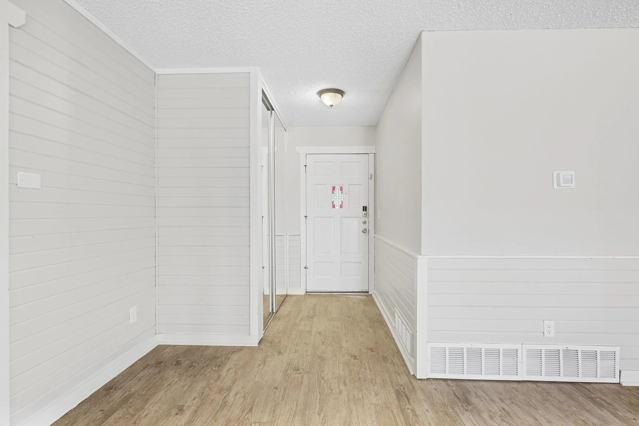 Single Family Residence For Sale in Tarrant County , 3212 Glenmont Drive, Fort Worth, Texas 76133, 3 Bedroom, 2 Bathroom, 2 Garage spaces, 1,674 Sqft, built in 1971, mls#21385585, Real Estate Agent in Fort Worth, Homes For Sale in Tarrant county, Homes For Sale in Fort Worth, Realtor in Fort Worth Texas, Real Estate Brokerage Independent Realty Texas, Luminita Cordes Realtor