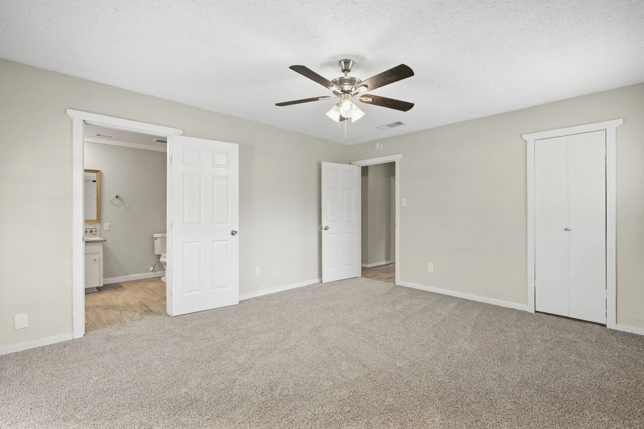 Single Family Residence For Sale in Tarrant County , 3212 Glenmont Drive, Fort Worth, Texas 76133, 3 Bedroom, 2 Bathroom, 2 Garage spaces, 1,674 Sqft, built in 1971, mls#21385585, Real Estate Agent in Fort Worth, Homes For Sale in Tarrant county, Homes For Sale in Fort Worth, Realtor in Fort Worth Texas, Real Estate Brokerage Independent Realty Texas, Luminita Cordes Realtor