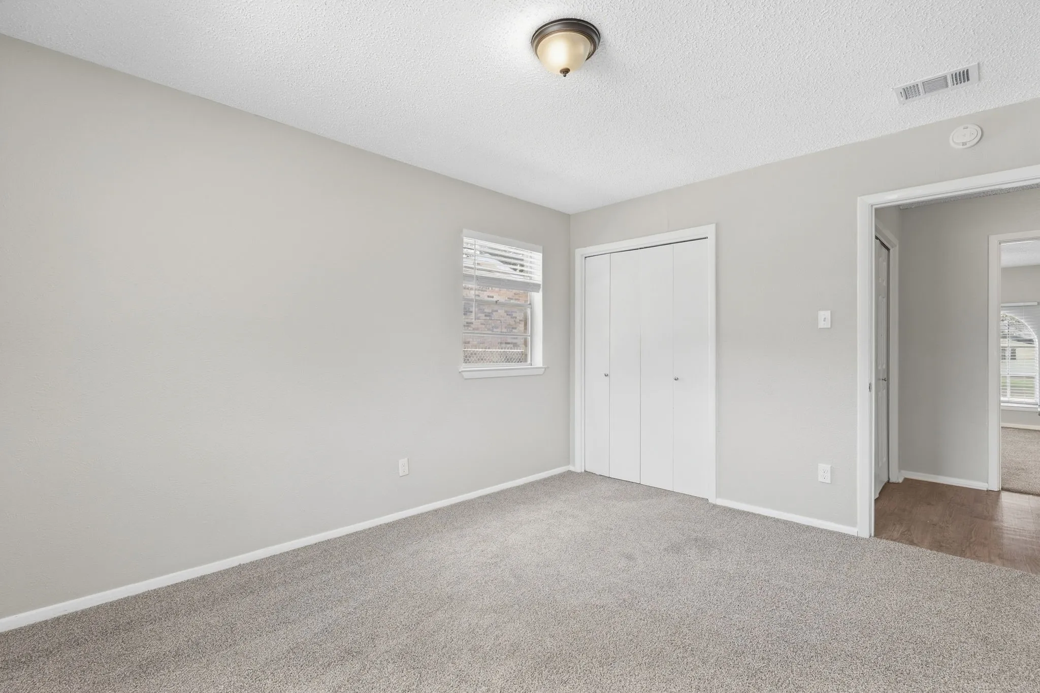 Single Family Residence For Sale in Tarrant County , 3212 Glenmont Drive, Fort Worth, Texas 76133, 3 Bedroom, 2 Bathroom, 2 Garage spaces, 1,674 Sqft, built in 1971, mls#21385585, Real Estate Agent in Fort Worth, Homes For Sale in Tarrant county, Homes For Sale in Fort Worth, Realtor in Fort Worth Texas, Real Estate Brokerage Independent Realty Texas, Luminita Cordes Realtor