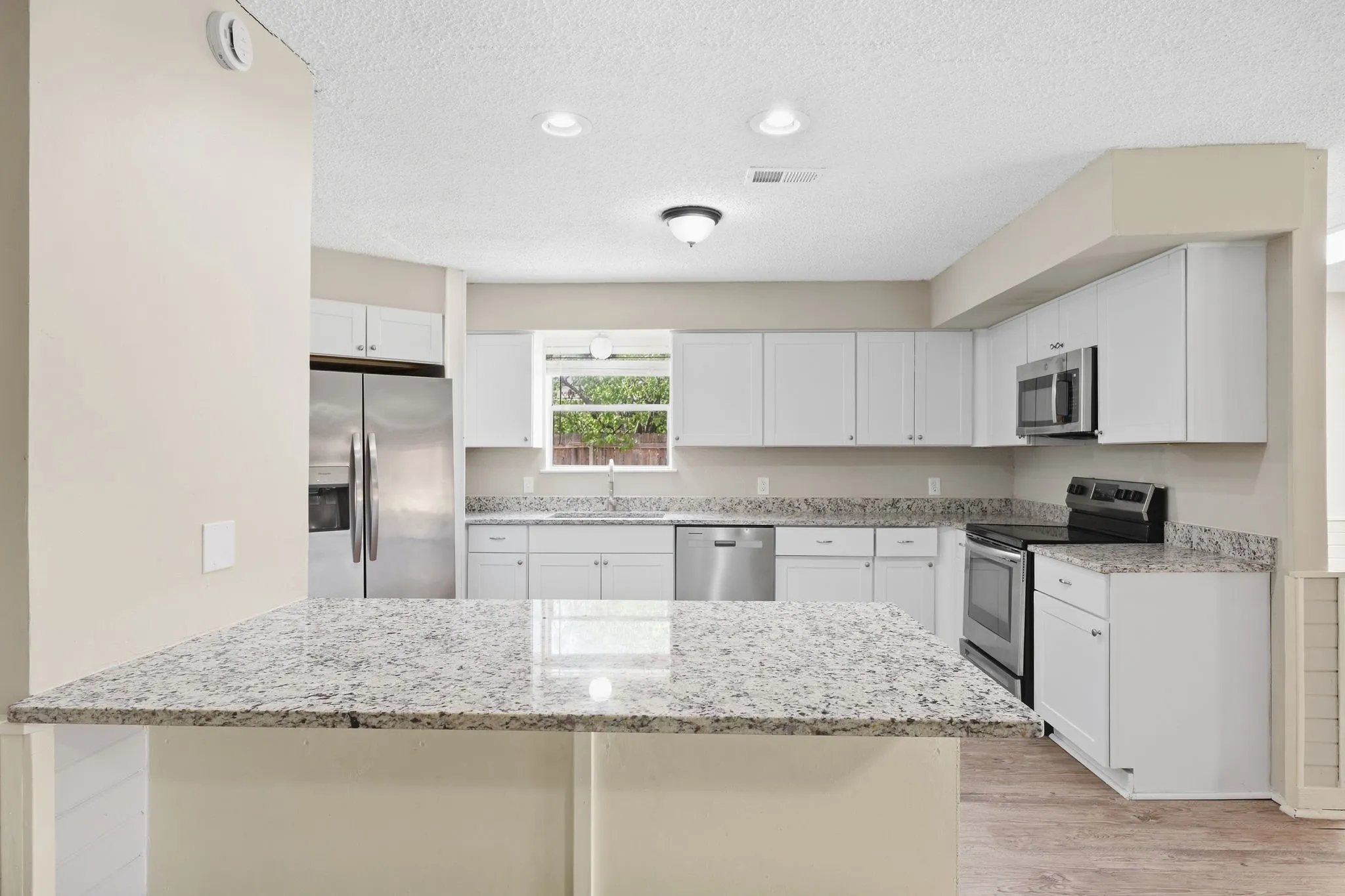 Single Family Residence For Sale in Tarrant County , 3212 Glenmont Drive, Fort Worth, Texas 76133, 3 Bedroom, 2 Bathroom, 2 Garage spaces, 1,674 Sqft, built in 1971, mls#21385585, Real Estate Agent in Fort Worth, Homes For Sale in Tarrant county, Homes For Sale in Fort Worth, Realtor in Fort Worth Texas, Real Estate Brokerage Independent Realty Texas, Luminita Cordes Realtor
