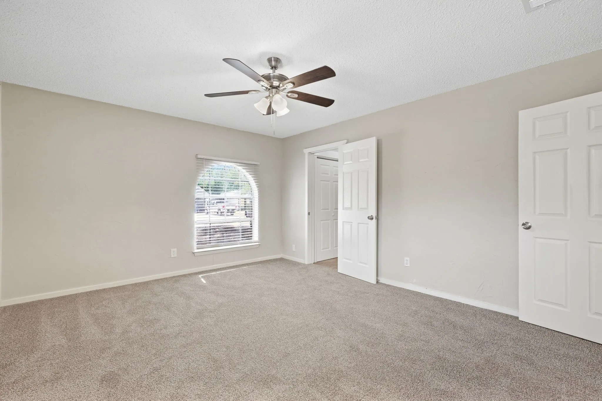 Single Family Residence For Sale in Tarrant County , 3212 Glenmont Drive, Fort Worth, Texas 76133, 3 Bedroom, 2 Bathroom, 2 Garage spaces, 1,674 Sqft, built in 1971, mls#21385585, Real Estate Agent in Fort Worth, Homes For Sale in Tarrant county, Homes For Sale in Fort Worth, Realtor in Fort Worth Texas, Real Estate Brokerage Independent Realty Texas, Luminita Cordes Realtor