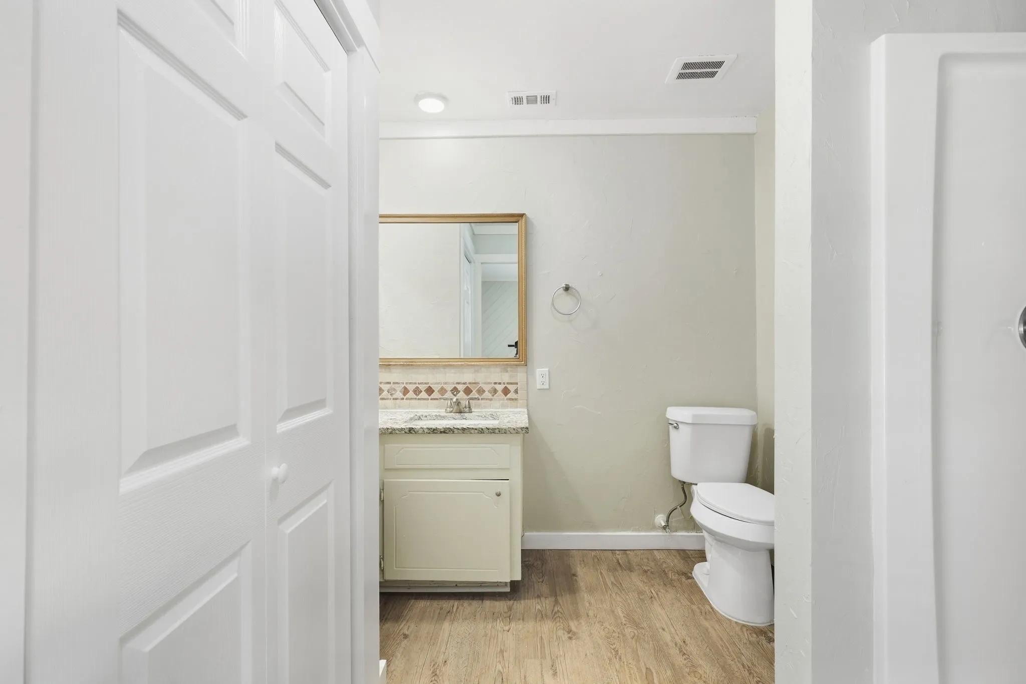 Single Family Residence For Sale in Tarrant County , 3212 Glenmont Drive, Fort Worth, Texas 76133, 3 Bedroom, 2 Bathroom, 2 Garage spaces, 1,674 Sqft, built in 1971, mls#21385585, Real Estate Agent in Fort Worth, Homes For Sale in Tarrant county, Homes For Sale in Fort Worth, Realtor in Fort Worth Texas, Real Estate Brokerage Independent Realty Texas, Luminita Cordes Realtor