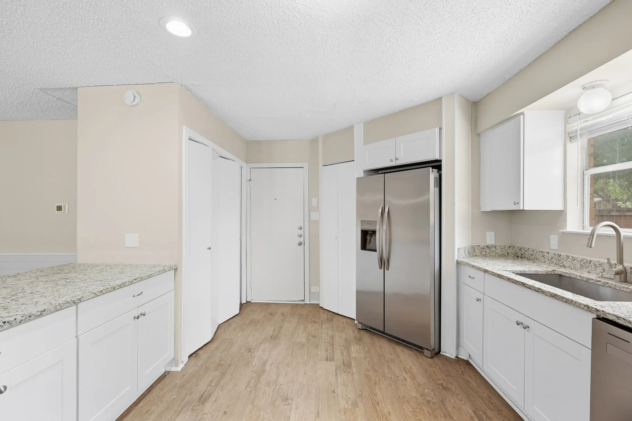 Single Family Residence For Sale in Tarrant County , 3212 Glenmont Drive, Fort Worth, Texas 76133, 3 Bedroom, 2 Bathroom, 2 Garage spaces, 1,674 Sqft, built in 1971, mls#21385585, Real Estate Agent in Fort Worth, Homes For Sale in Tarrant county, Homes For Sale in Fort Worth, Realtor in Fort Worth Texas, Real Estate Brokerage Independent Realty Texas, Luminita Cordes Realtor