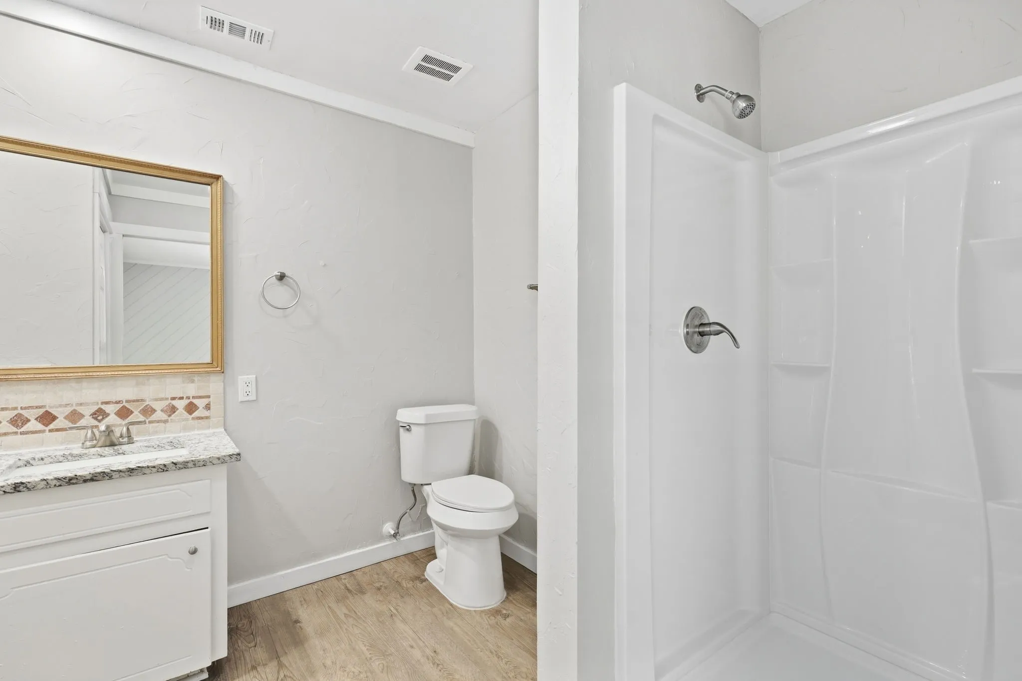 Single Family Residence For Sale in Tarrant County , 3212 Glenmont Drive, Fort Worth, Texas 76133, 3 Bedroom, 2 Bathroom, 2 Garage spaces, 1,674 Sqft, built in 1971, mls#21385585, Real Estate Agent in Fort Worth, Homes For Sale in Tarrant county, Homes For Sale in Fort Worth, Realtor in Fort Worth Texas, Real Estate Brokerage Independent Realty Texas, Luminita Cordes Realtor
