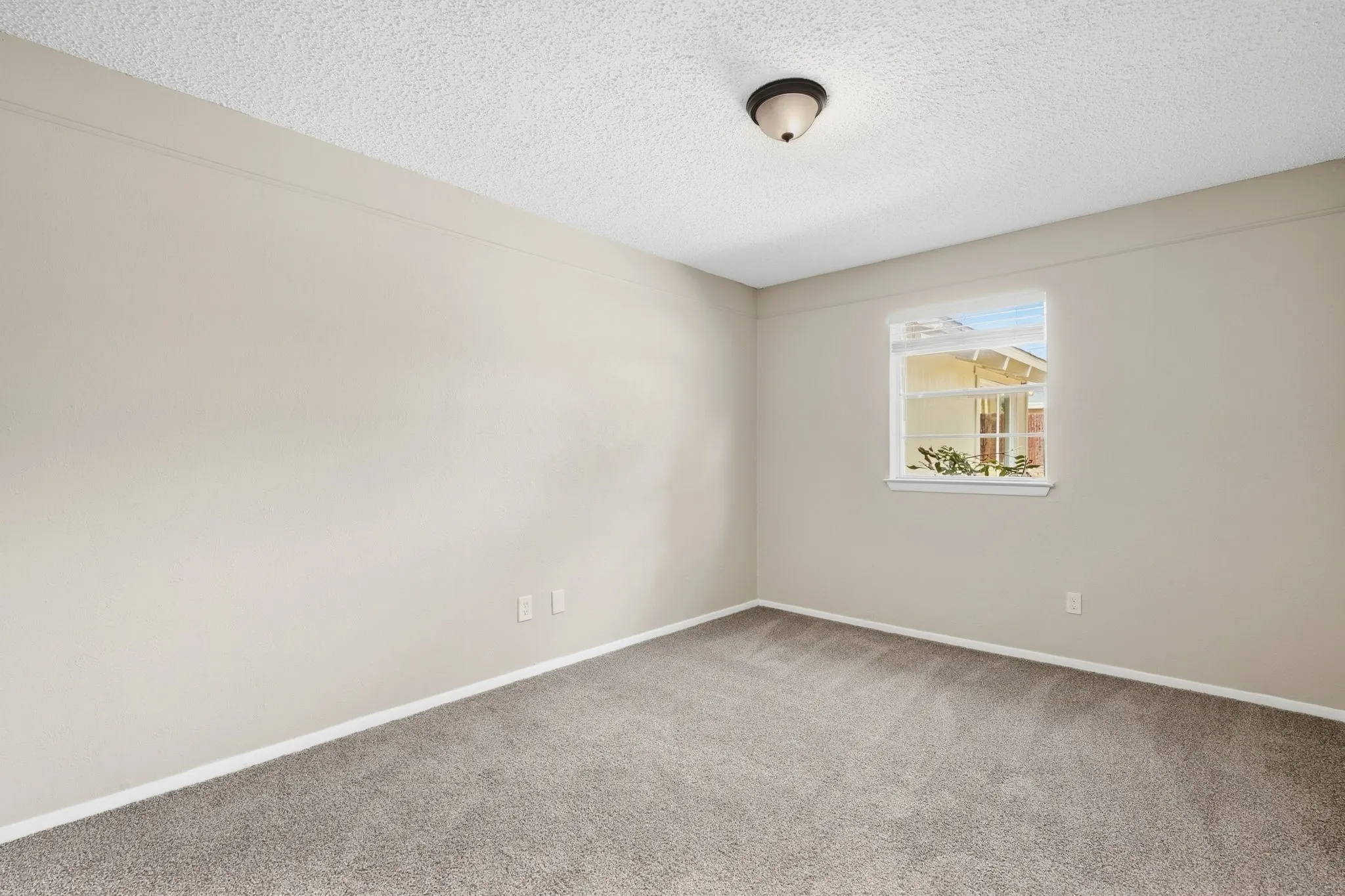 Single Family Residence For Sale in Tarrant County , 3212 Glenmont Drive, Fort Worth, Texas 76133, 3 Bedroom, 2 Bathroom, 2 Garage spaces, 1,674 Sqft, built in 1971, mls#21385585, Real Estate Agent in Fort Worth, Homes For Sale in Tarrant county, Homes For Sale in Fort Worth, Realtor in Fort Worth Texas, Real Estate Brokerage Independent Realty Texas, Luminita Cordes Realtor