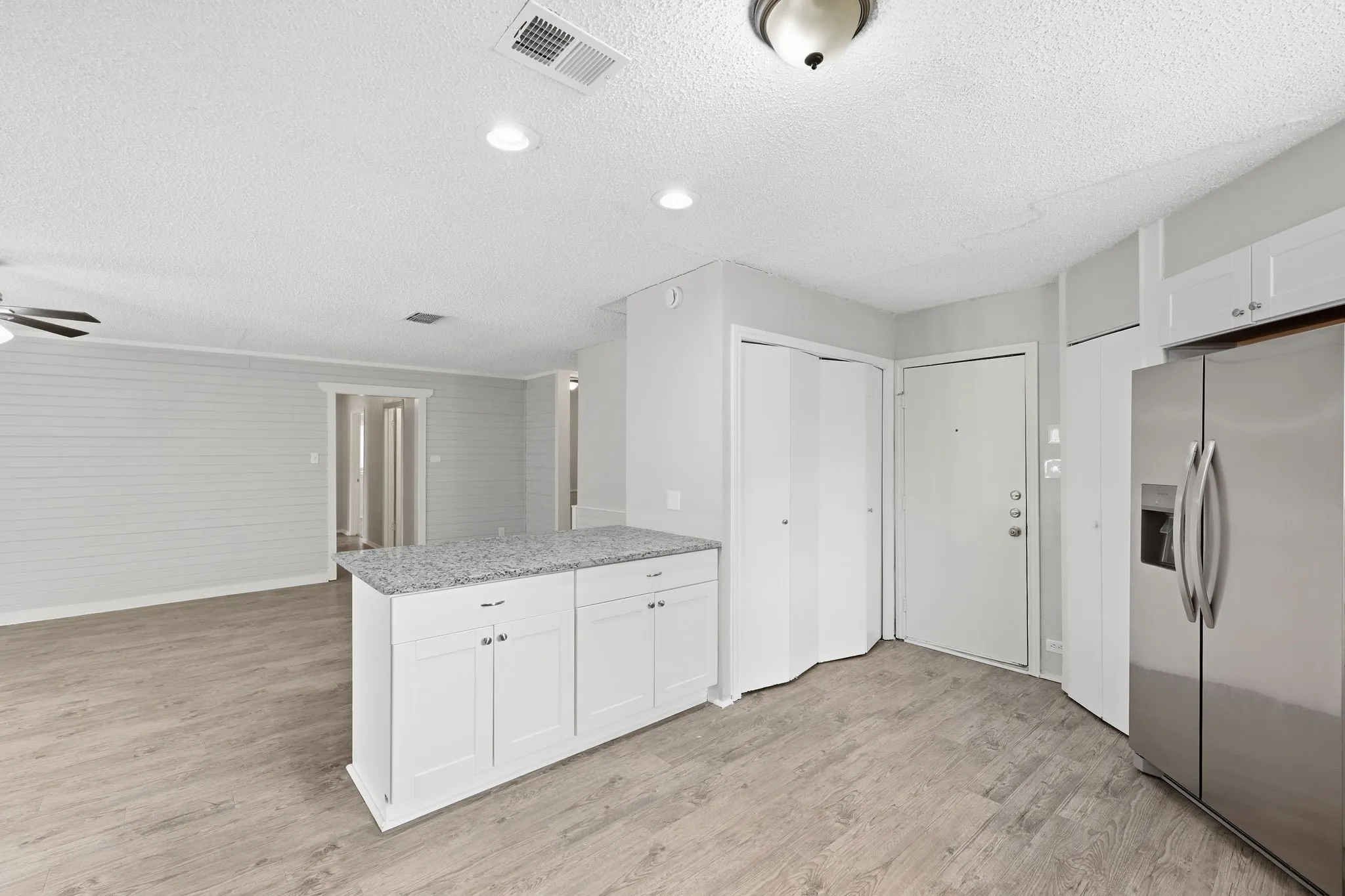 Single Family Residence For Sale in Tarrant County , 3212 Glenmont Drive, Fort Worth, Texas 76133, 3 Bedroom, 2 Bathroom, 2 Garage spaces, 1,674 Sqft, built in 1971, mls#21385585, Real Estate Agent in Fort Worth, Homes For Sale in Tarrant county, Homes For Sale in Fort Worth, Realtor in Fort Worth Texas, Real Estate Brokerage Independent Realty Texas, Luminita Cordes Realtor