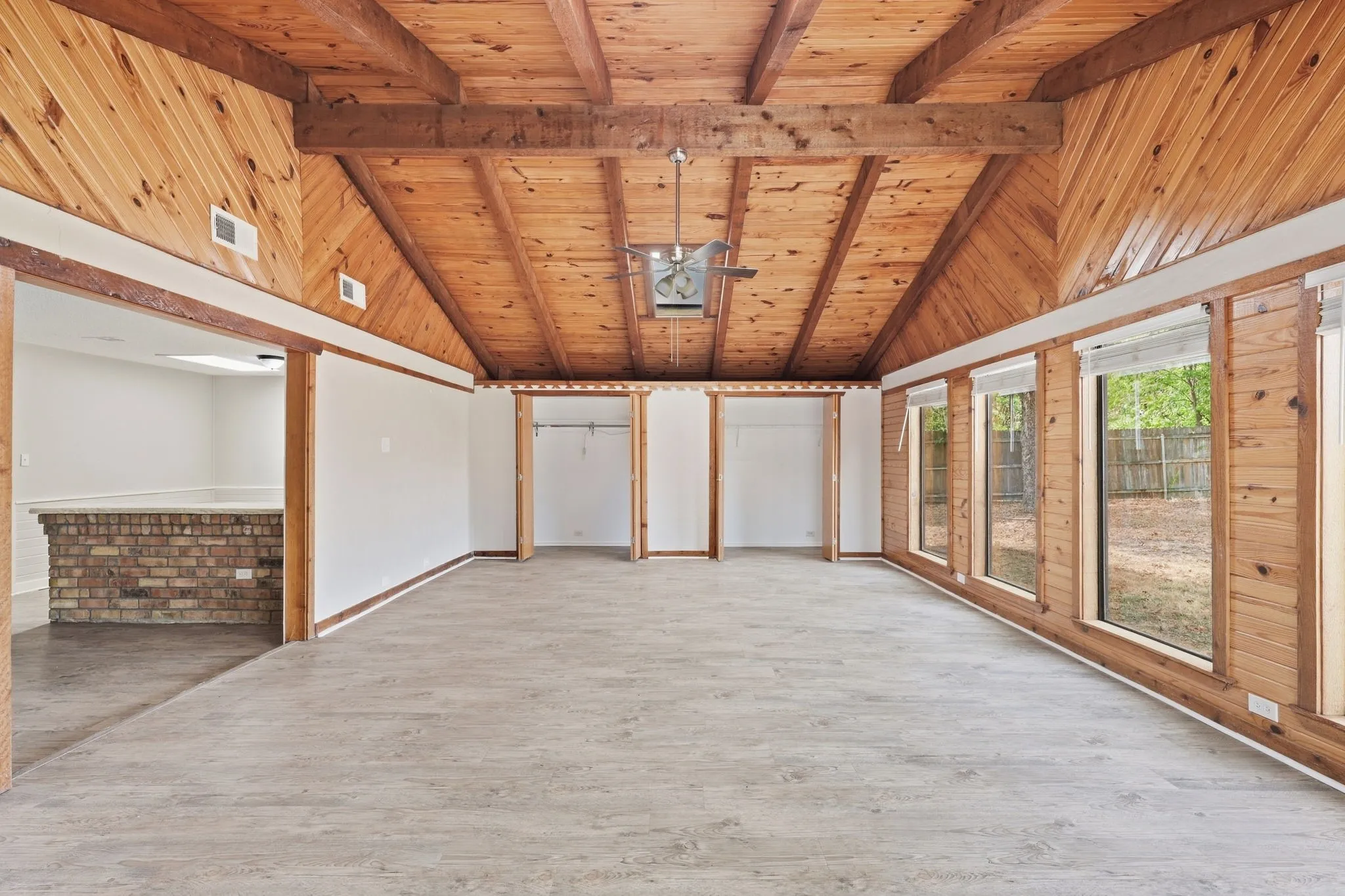 Single Family Residence For Sale in Tarrant County , 3212 Glenmont Drive, Fort Worth, Texas 76133, 3 Bedroom, 2 Bathroom, 2 Garage spaces, 1,674 Sqft, built in 1971, mls#21385585, Real Estate Agent in Fort Worth, Homes For Sale in Tarrant county, Homes For Sale in Fort Worth, Realtor in Fort Worth Texas, Real Estate Brokerage Independent Realty Texas, Luminita Cordes Realtor