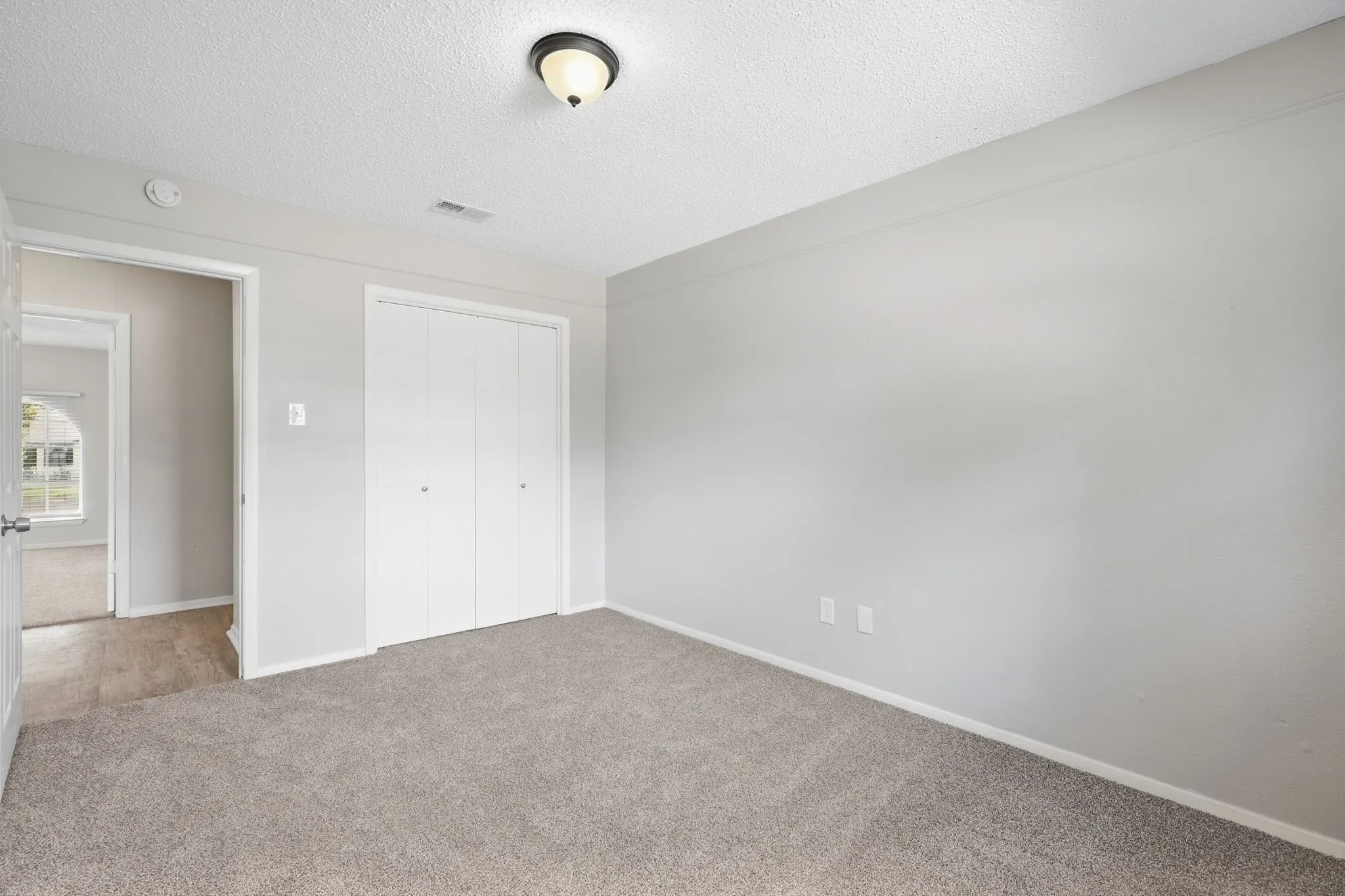 Single Family Residence For Sale in Tarrant County , 3212 Glenmont Drive, Fort Worth, Texas 76133, 3 Bedroom, 2 Bathroom, 2 Garage spaces, 1,674 Sqft, built in 1971, mls#21385585, Real Estate Agent in Fort Worth, Homes For Sale in Tarrant county, Homes For Sale in Fort Worth, Realtor in Fort Worth Texas, Real Estate Brokerage Independent Realty Texas, Luminita Cordes Realtor