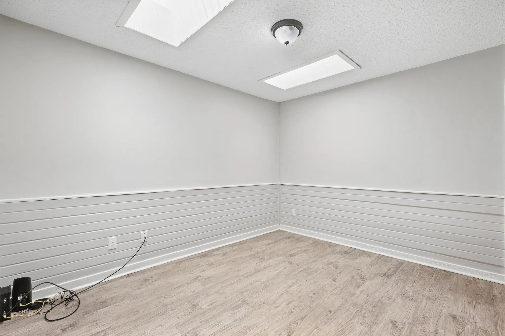 Single Family Residence For Sale in Tarrant County , 3212 Glenmont Drive, Fort Worth, Texas 76133, 3 Bedroom, 2 Bathroom, 2 Garage spaces, 1,674 Sqft, built in 1971, mls#21385585, Real Estate Agent in Fort Worth, Homes For Sale in Tarrant county, Homes For Sale in Fort Worth, Realtor in Fort Worth Texas, Real Estate Brokerage Independent Realty Texas, Luminita Cordes Realtor