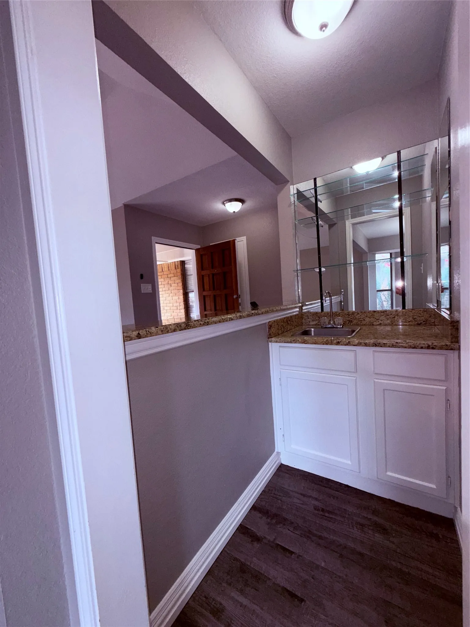 Single Family Residence For Rent in Tarrant County , 2612 S Meadow Drive, Fort Worth, Texas 76133, 3 Bedroom, 2 Bathroom, 2 Garage spaces, 1,704 Sqft, built in 1983, mls#21397795, Real Estate Agent in Fort Worth, Homes For Rent in Tarrant county, Homes For Rent in Fort Worth, Realtor in Fort Worth Texas, Real Estate Brokerage Independent Realty Texas, Luminita Cordes Realtor