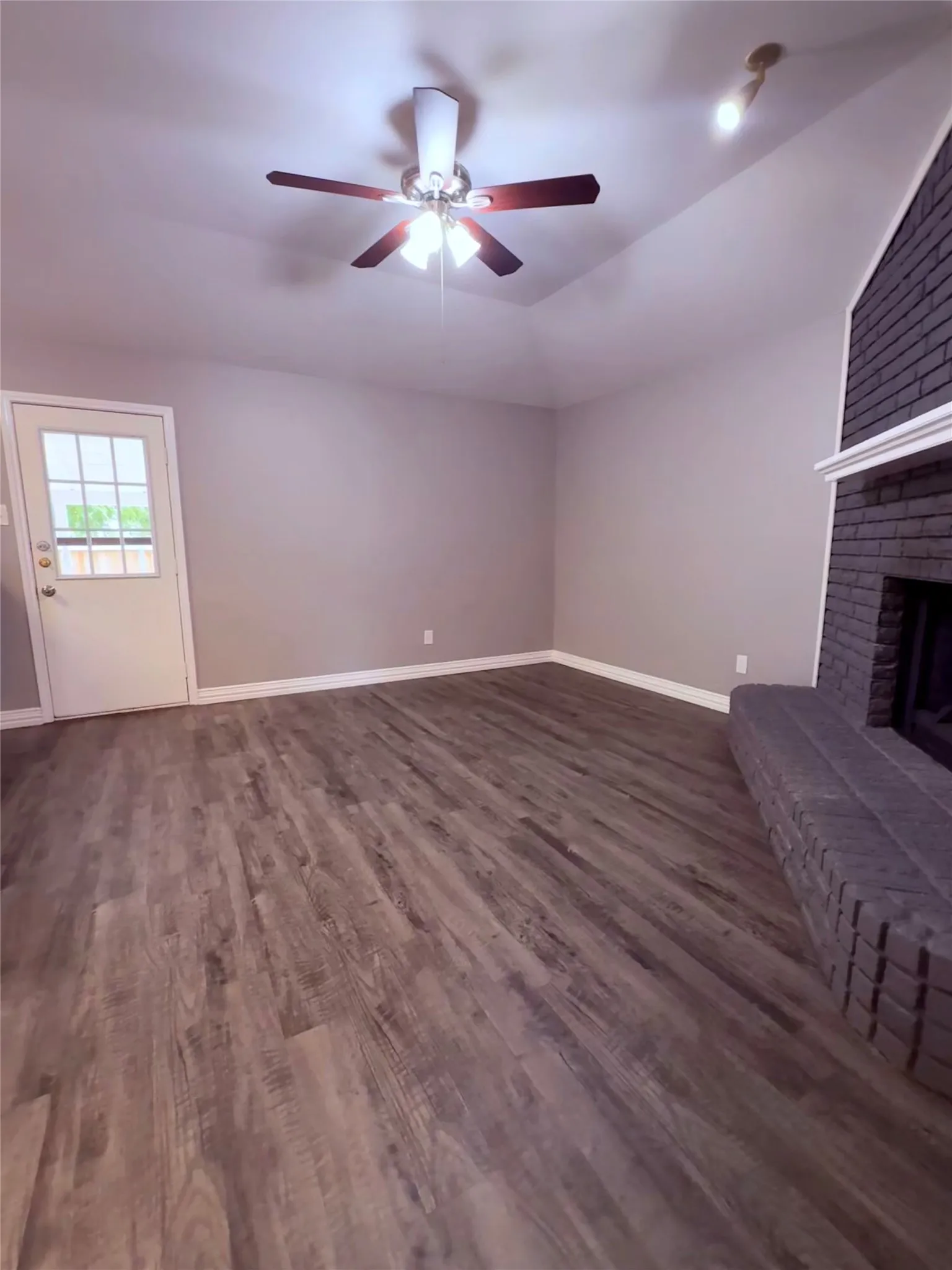 Single Family Residence For Rent in Tarrant County , 2612 S Meadow Drive, Fort Worth, Texas 76133, 3 Bedroom, 2 Bathroom, 2 Garage spaces, 1,704 Sqft, built in 1983, mls#21397795, Real Estate Agent in Fort Worth, Homes For Rent in Tarrant county, Homes For Rent in Fort Worth, Realtor in Fort Worth Texas, Real Estate Brokerage Independent Realty Texas, Luminita Cordes Realtor