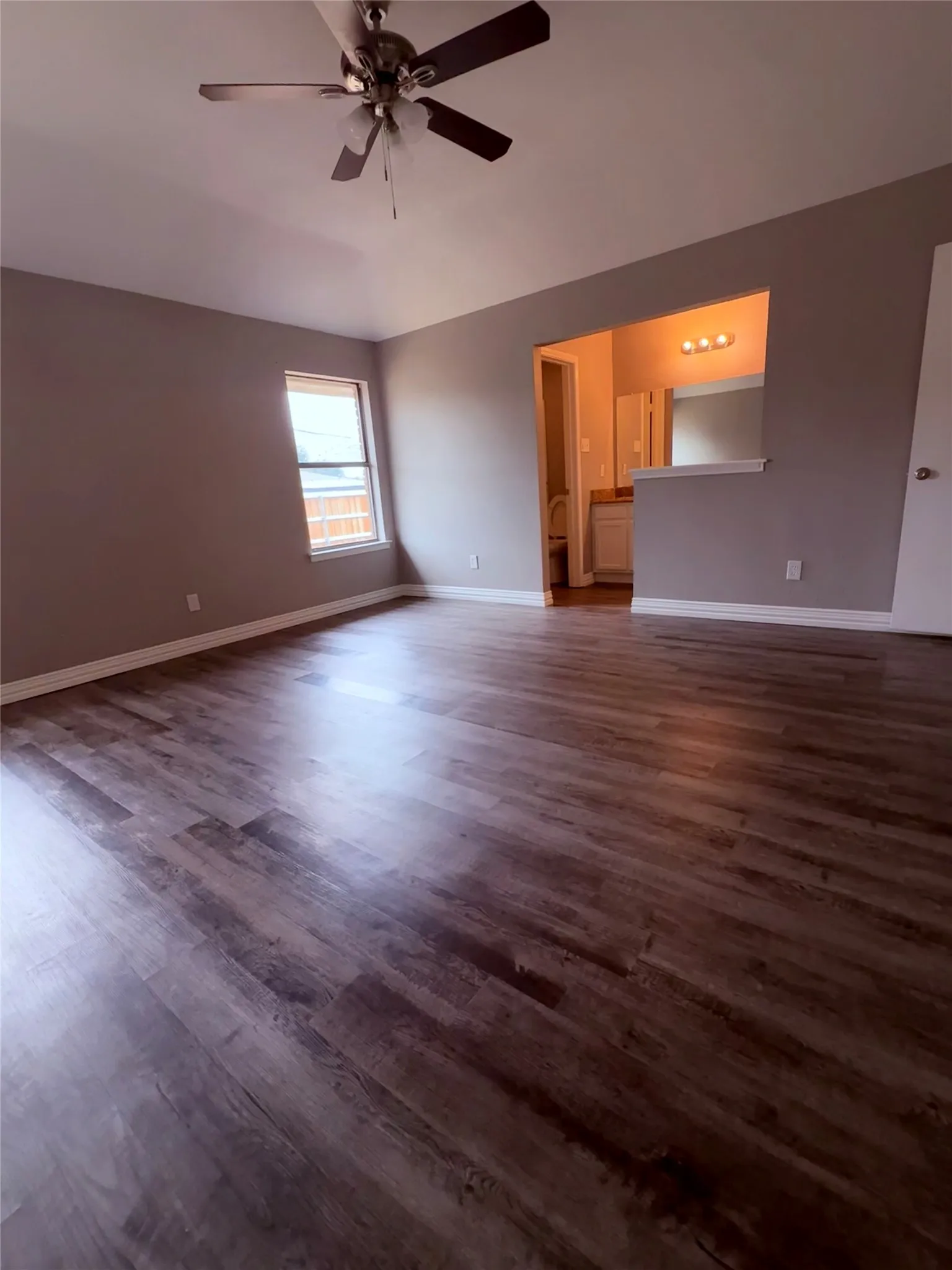 Single Family Residence For Rent in Tarrant County , 2612 S Meadow Drive, Fort Worth, Texas 76133, 3 Bedroom, 2 Bathroom, 2 Garage spaces, 1,704 Sqft, built in 1983, mls#21397795, Real Estate Agent in Fort Worth, Homes For Rent in Tarrant county, Homes For Rent in Fort Worth, Realtor in Fort Worth Texas, Real Estate Brokerage Independent Realty Texas, Luminita Cordes Realtor