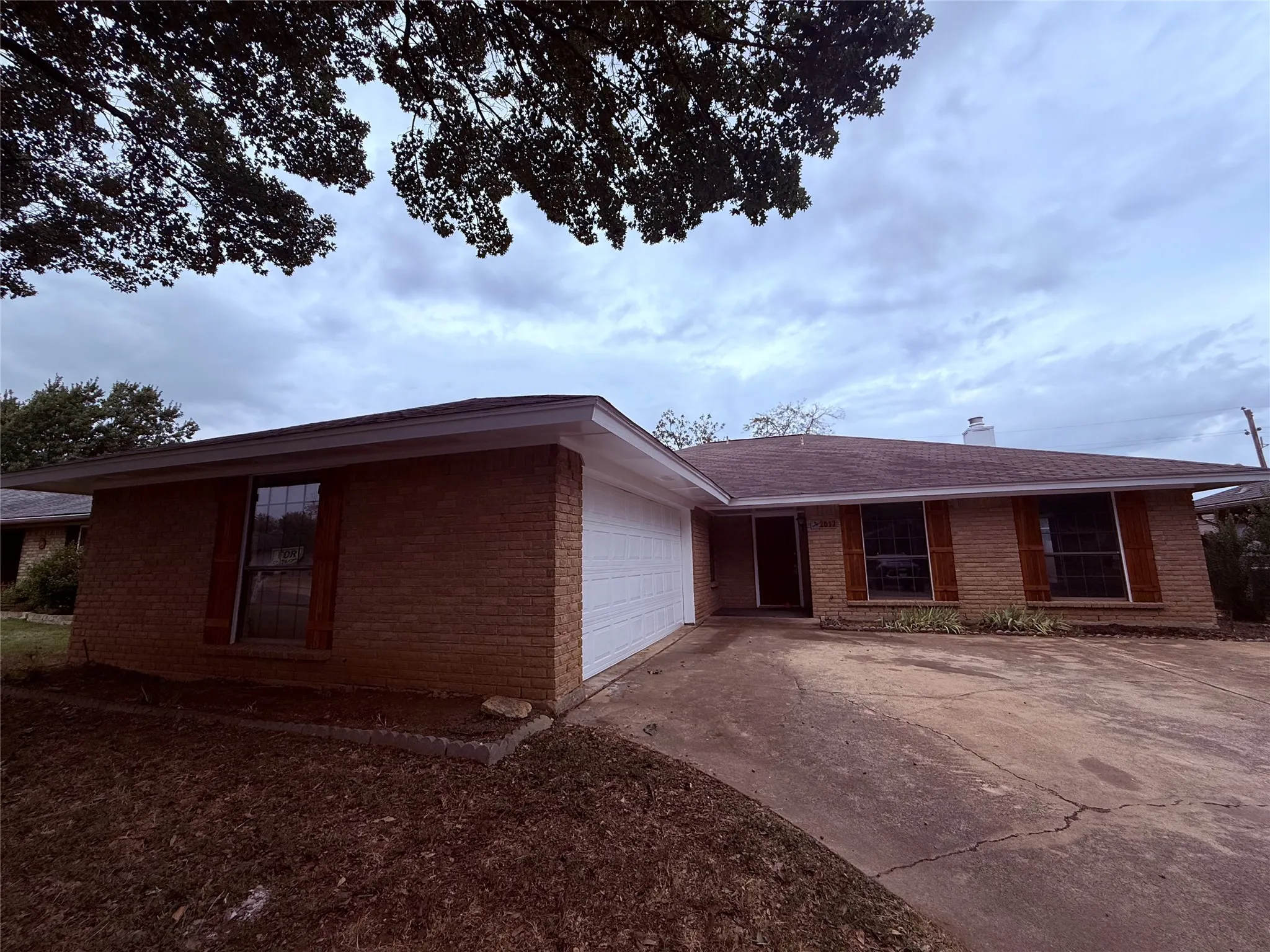 Single Family Residence For Rent in Tarrant County , 2612 S Meadow Drive, Fort Worth, Texas 76133, 3 Bedroom, 2 Bathroom, 2 Garage spaces, 1,704 Sqft, built in 1983, mls#21397795, Real Estate Agent in Fort Worth, Homes For Rent in Tarrant county, Homes For Rent in Fort Worth, Realtor in Fort Worth Texas, Real Estate Brokerage Independent Realty Texas, Luminita Cordes Realtor
