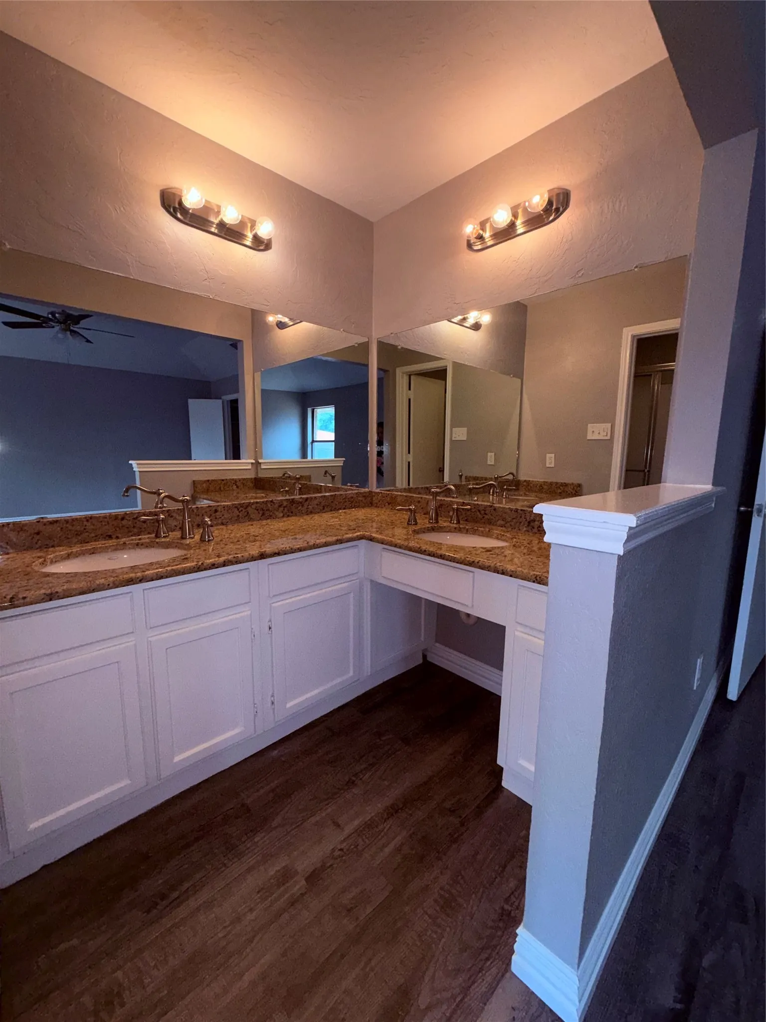 Single Family Residence For Rent in Tarrant County , 2612 S Meadow Drive, Fort Worth, Texas 76133, 3 Bedroom, 2 Bathroom, 2 Garage spaces, 1,704 Sqft, built in 1983, mls#21397795, Real Estate Agent in Fort Worth, Homes For Rent in Tarrant county, Homes For Rent in Fort Worth, Realtor in Fort Worth Texas, Real Estate Brokerage Independent Realty Texas, Luminita Cordes Realtor