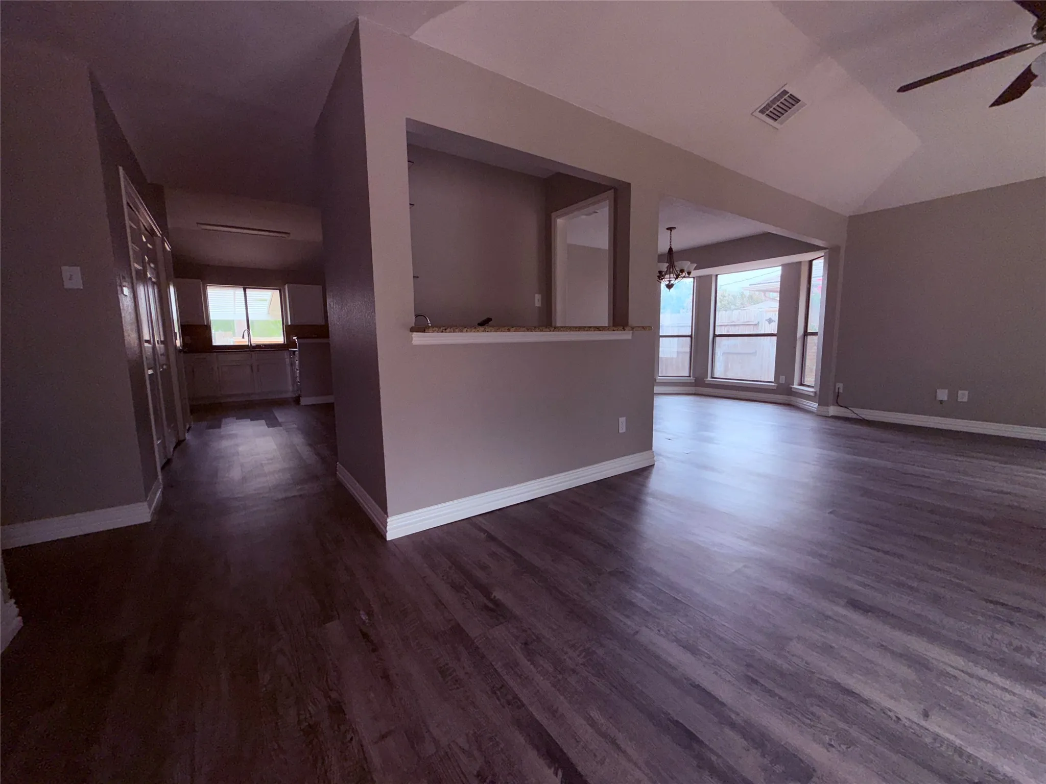 Single Family Residence For Rent in Tarrant County , 2612 S Meadow Drive, Fort Worth, Texas 76133, 3 Bedroom, 2 Bathroom, 2 Garage spaces, 1,704 Sqft, built in 1983, mls#21397795, Real Estate Agent in Fort Worth, Homes For Rent in Tarrant county, Homes For Rent in Fort Worth, Realtor in Fort Worth Texas, Real Estate Brokerage Independent Realty Texas, Luminita Cordes Realtor