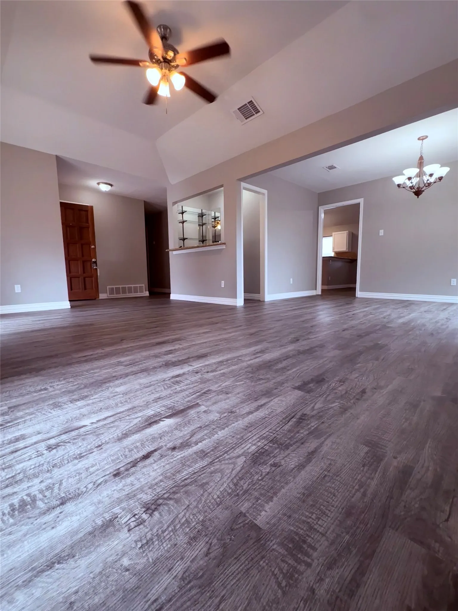 Single Family Residence For Rent in Tarrant County , 2612 S Meadow Drive, Fort Worth, Texas 76133, 3 Bedroom, 2 Bathroom, 2 Garage spaces, 1,704 Sqft, built in 1983, mls#21397795, Real Estate Agent in Fort Worth, Homes For Rent in Tarrant county, Homes For Rent in Fort Worth, Realtor in Fort Worth Texas, Real Estate Brokerage Independent Realty Texas, Luminita Cordes Realtor