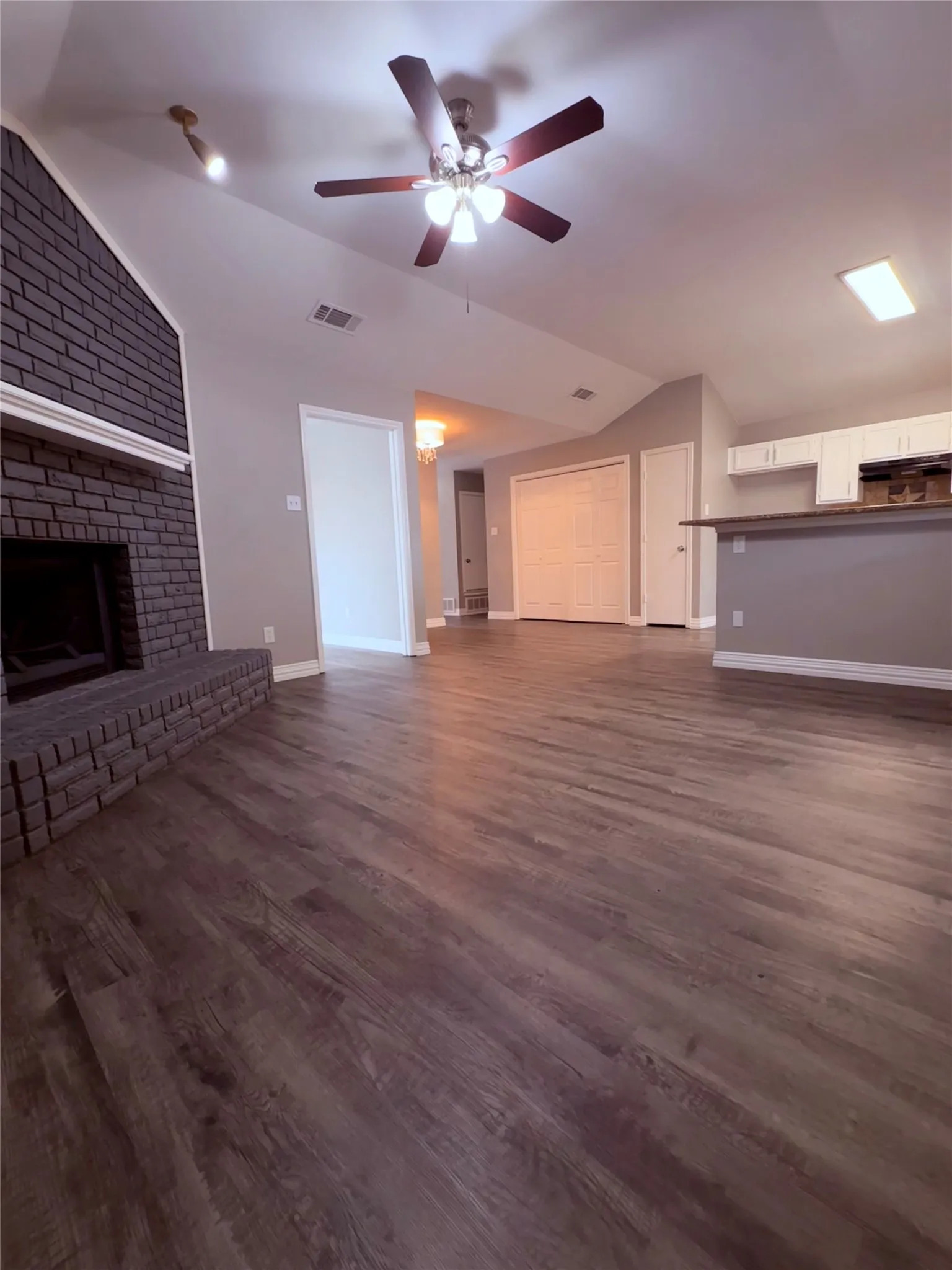 Single Family Residence For Rent in Tarrant County , 2612 S Meadow Drive, Fort Worth, Texas 76133, 3 Bedroom, 2 Bathroom, 2 Garage spaces, 1,704 Sqft, built in 1983, mls#21397795, Real Estate Agent in Fort Worth, Homes For Rent in Tarrant county, Homes For Rent in Fort Worth, Realtor in Fort Worth Texas, Real Estate Brokerage Independent Realty Texas, Luminita Cordes Realtor