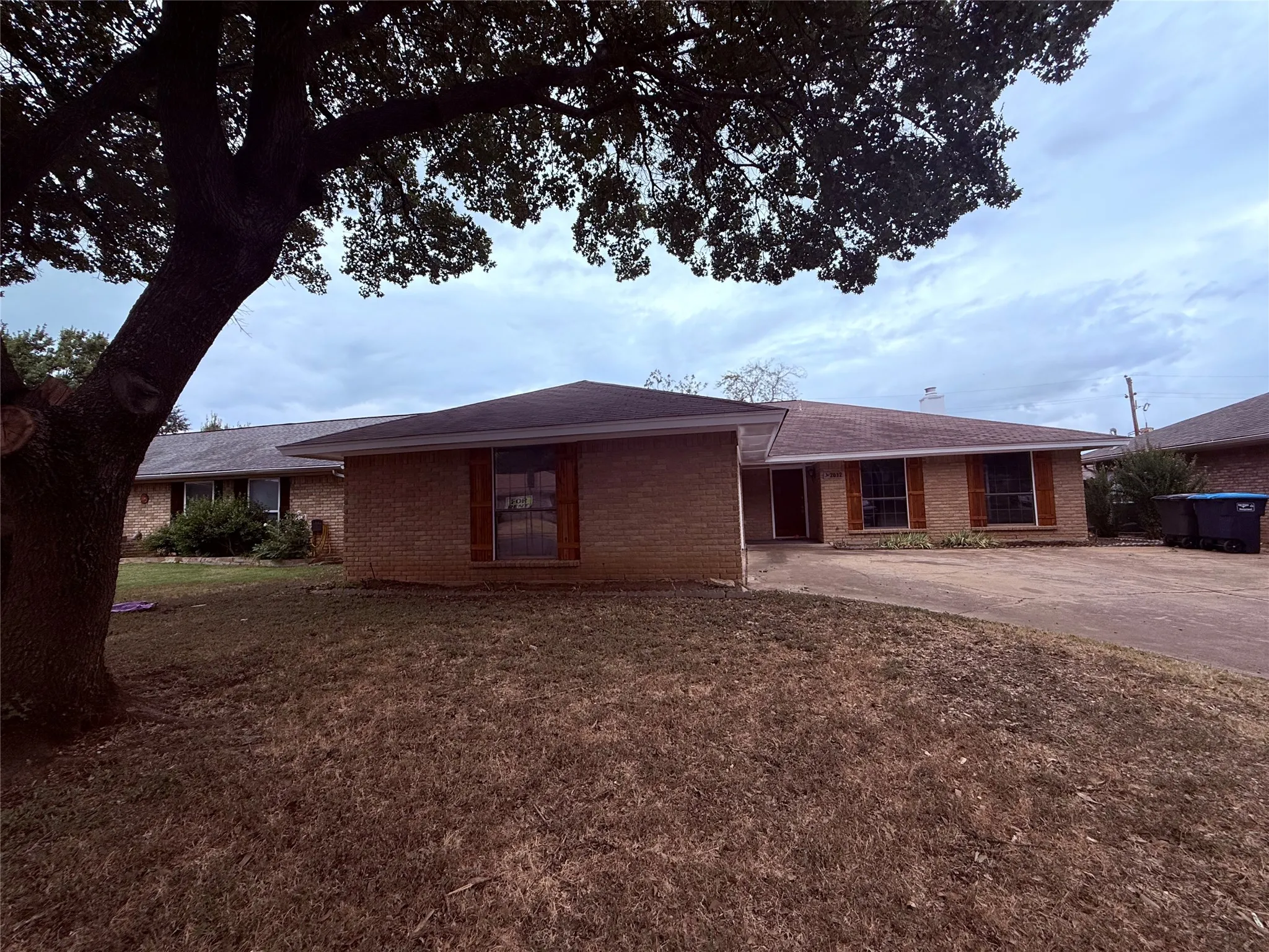 Single Family Residence For Rent in Tarrant County , 2612 S Meadow Drive, Fort Worth, Texas 76133, 3 Bedroom, 2 Bathroom, 2 Garage spaces, 1,704 Sqft, built in 1983, mls#21397795, Real Estate Agent in Fort Worth, Homes For Rent in Tarrant county, Homes For Rent in Fort Worth, Realtor in Fort Worth Texas, Real Estate Brokerage Independent Realty Texas, Luminita Cordes Realtor