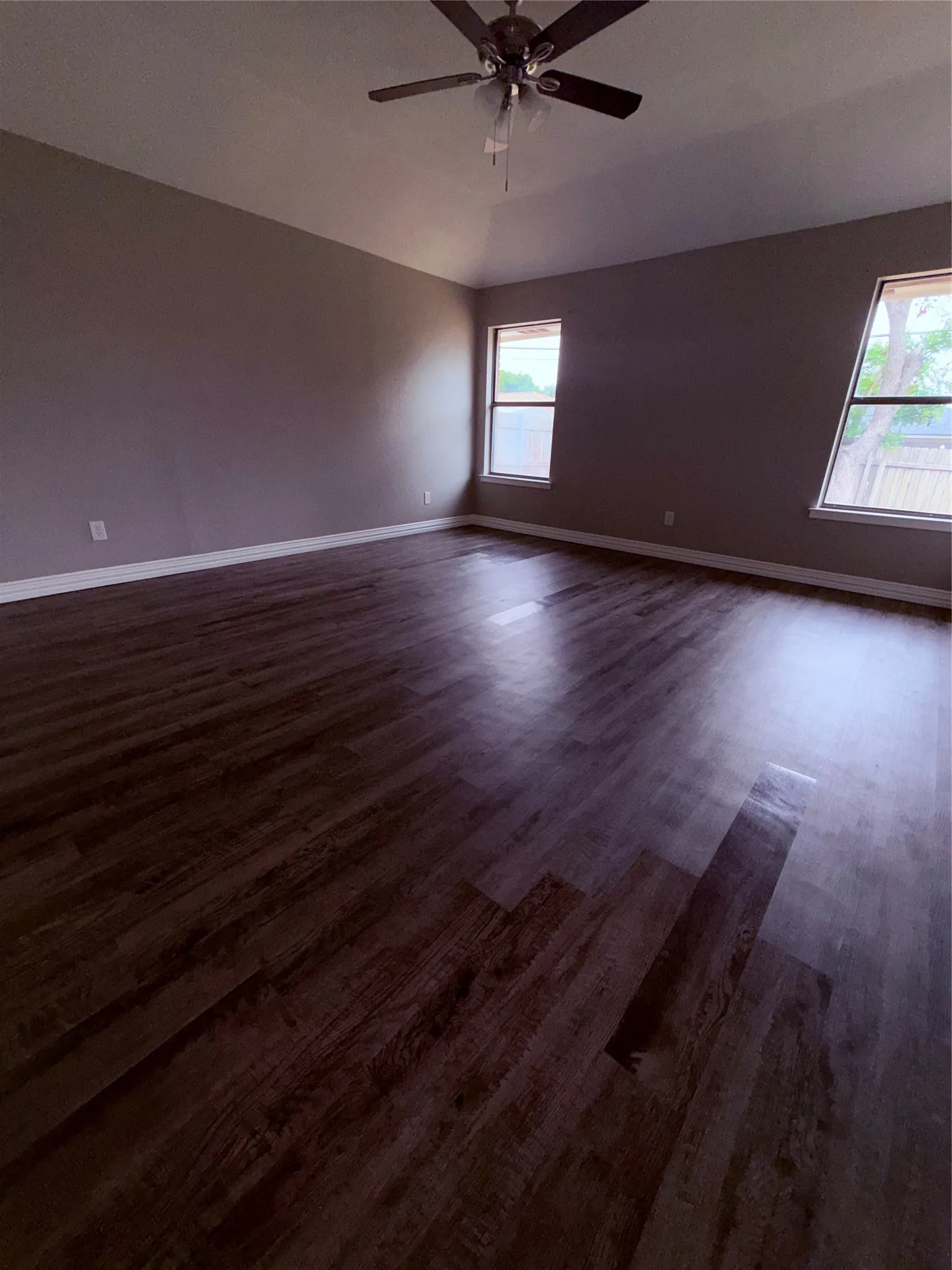 Single Family Residence For Rent in Tarrant County , 2612 S Meadow Drive, Fort Worth, Texas 76133, 3 Bedroom, 2 Bathroom, 2 Garage spaces, 1,704 Sqft, built in 1983, mls#21397795, Real Estate Agent in Fort Worth, Homes For Rent in Tarrant county, Homes For Rent in Fort Worth, Realtor in Fort Worth Texas, Real Estate Brokerage Independent Realty Texas, Luminita Cordes Realtor