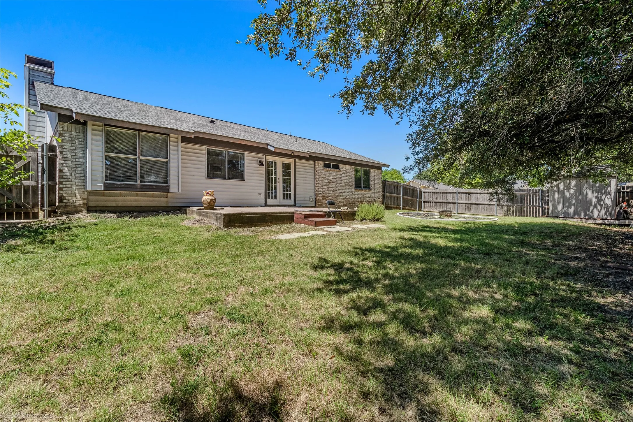 Single Family Residence For Rent in Rockwall County , 214 Mapleridge Drive, Rockwall, Texas 75032, 3 Bedroom, 2 Bathroom, Garage spaces, 1,818 Sqft, built in 1985, mls#21397173, Real Estate Agent in Rockwall, Homes For Rent in Rockwall county, Homes For Rent in Rockwall, Realtor in Rockwall Texas, Real Estate Brokerage Independent Realty Texas, Luminita Cordes Realtor
