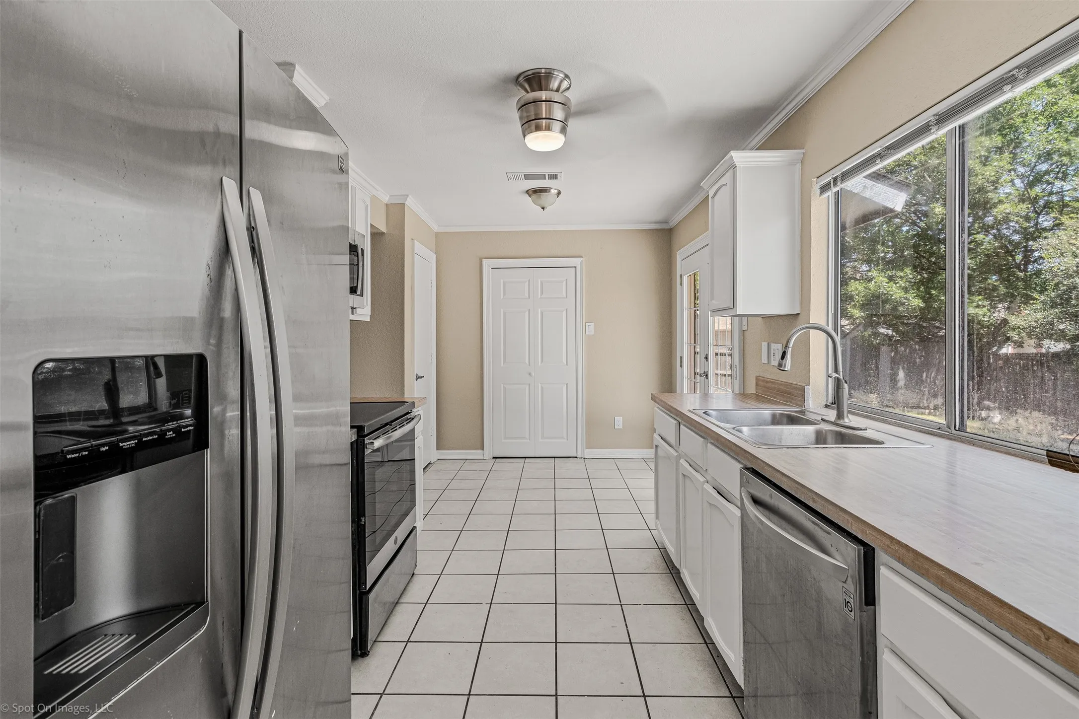 Single Family Residence For Rent in Rockwall County , 214 Mapleridge Drive, Rockwall, Texas 75032, 3 Bedroom, 2 Bathroom, Garage spaces, 1,818 Sqft, built in 1985, mls#21397173, Real Estate Agent in Rockwall, Homes For Rent in Rockwall county, Homes For Rent in Rockwall, Realtor in Rockwall Texas, Real Estate Brokerage Independent Realty Texas, Luminita Cordes Realtor