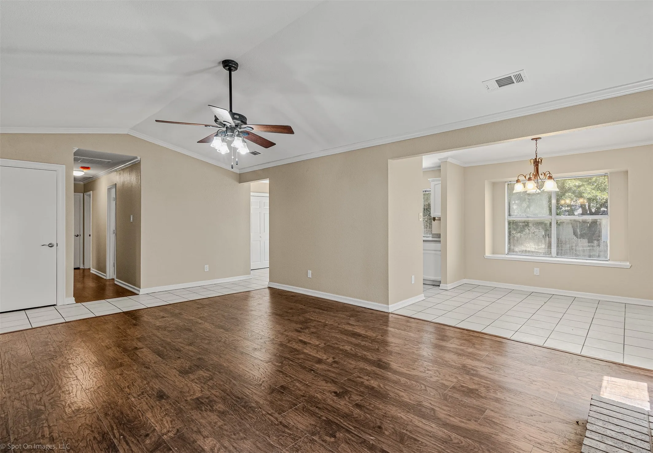 Single Family Residence For Rent in Rockwall County , 214 Mapleridge Drive, Rockwall, Texas 75032, 3 Bedroom, 2 Bathroom, Garage spaces, 1,818 Sqft, built in 1985, mls#21397173, Real Estate Agent in Rockwall, Homes For Rent in Rockwall county, Homes For Rent in Rockwall, Realtor in Rockwall Texas, Real Estate Brokerage Independent Realty Texas, Luminita Cordes Realtor