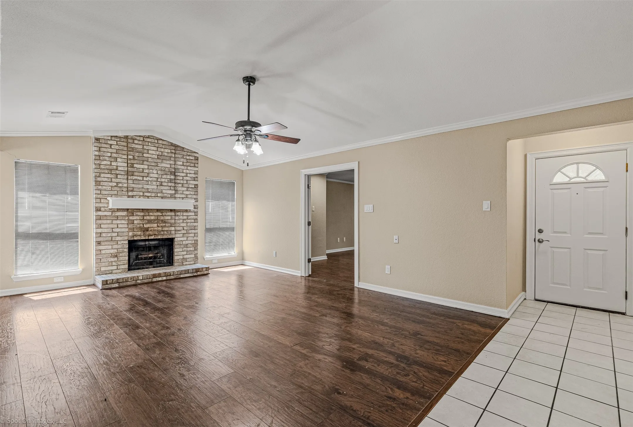 Single Family Residence For Rent in Rockwall County , 214 Mapleridge Drive, Rockwall, Texas 75032, 3 Bedroom, 2 Bathroom, Garage spaces, 1,818 Sqft, built in 1985, mls#21397173, Real Estate Agent in Rockwall, Homes For Rent in Rockwall county, Homes For Rent in Rockwall, Realtor in Rockwall Texas, Real Estate Brokerage Independent Realty Texas, Luminita Cordes Realtor