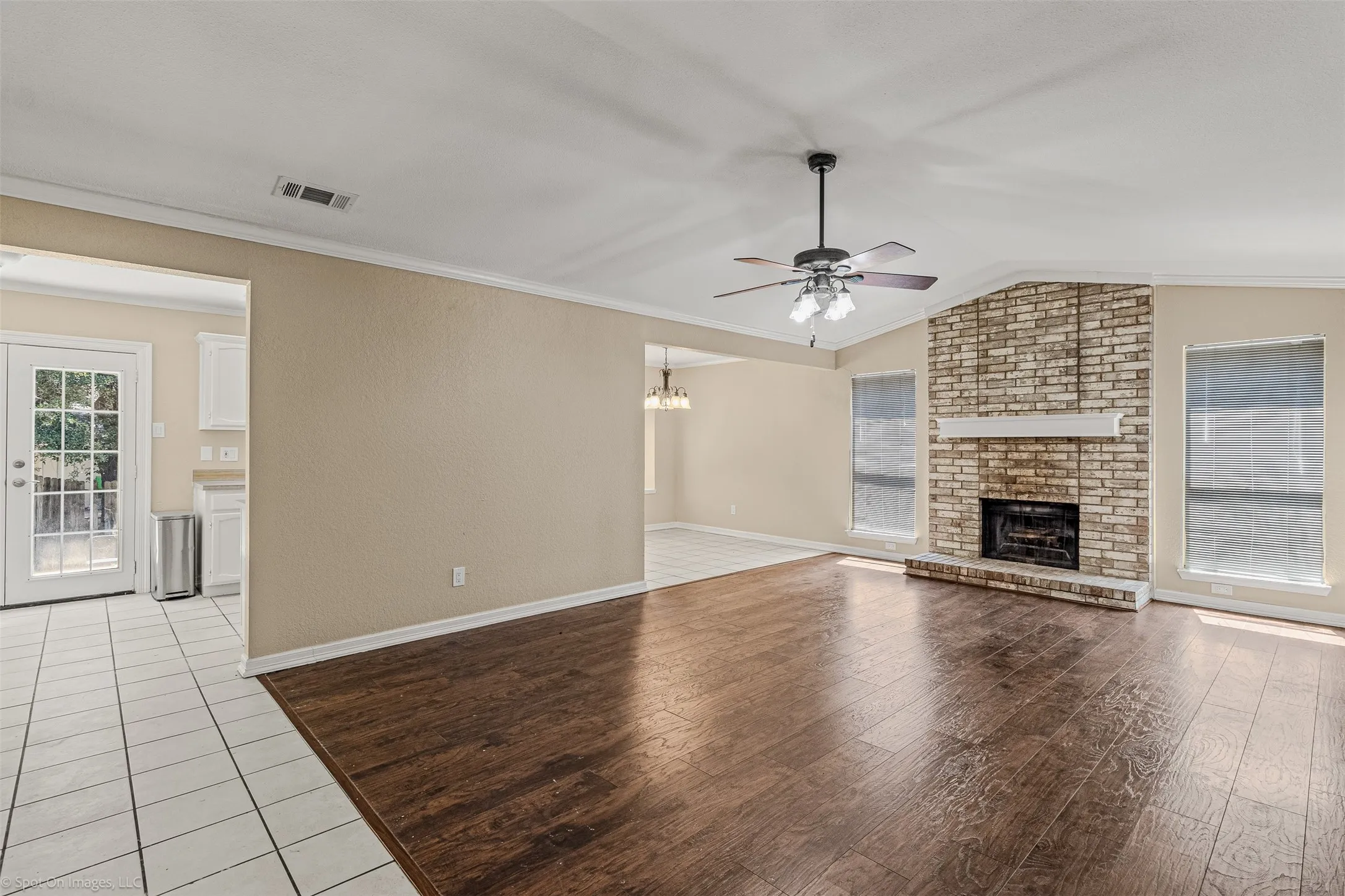 Single Family Residence For Rent in Rockwall County , 214 Mapleridge Drive, Rockwall, Texas 75032, 3 Bedroom, 2 Bathroom, Garage spaces, 1,818 Sqft, built in 1985, mls#21397173, Real Estate Agent in Rockwall, Homes For Rent in Rockwall county, Homes For Rent in Rockwall, Realtor in Rockwall Texas, Real Estate Brokerage Independent Realty Texas, Luminita Cordes Realtor