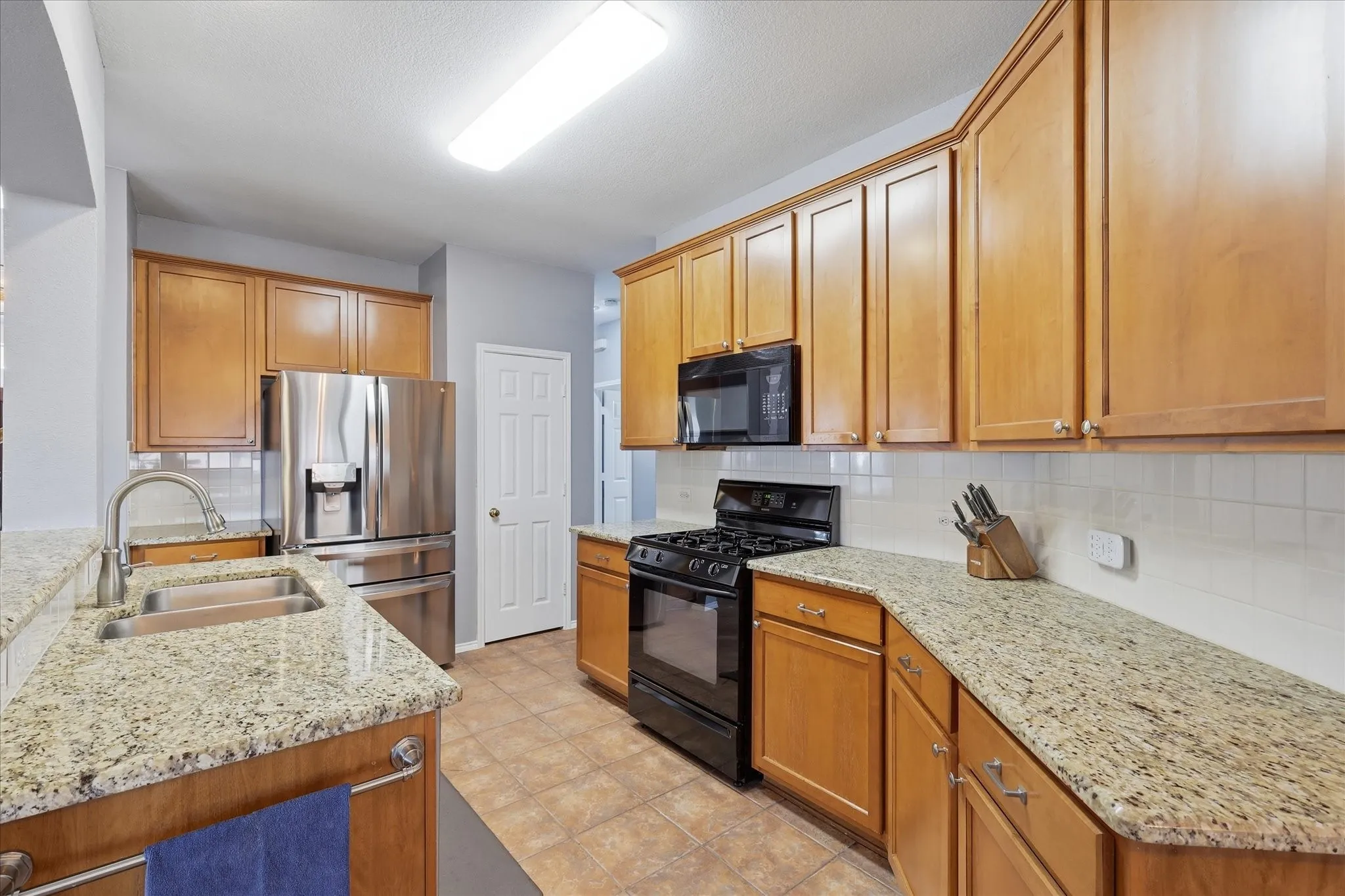 Single Family Residence For Sale in Denton County , 6621 Alliance Drive, The Colony, Texas 75056, 4 Bedroom, 3 Bathroom, 2 Garage spaces, 2,330 Sqft, built in 2002, mls#21382251, Real Estate Agent in The Colony, Homes For Sale in Denton county, Homes For Sale in The Colony, Realtor in The Colony Texas, Real Estate Brokerage Independent Realty Texas, Luminita Cordes Realtor