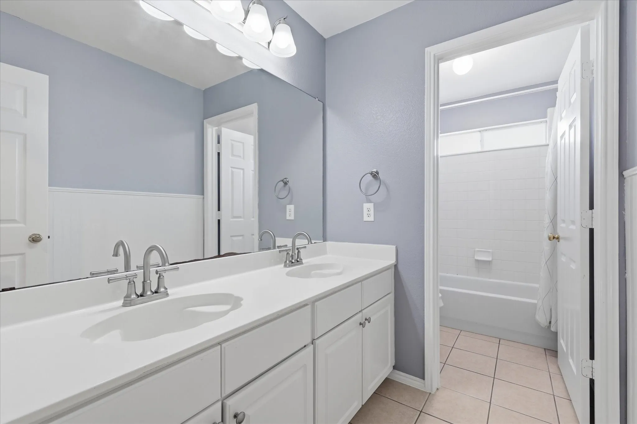 Single Family Residence For Sale in Denton County , 6621 Alliance Drive, The Colony, Texas 75056, 4 Bedroom, 3 Bathroom, 2 Garage spaces, 2,330 Sqft, built in 2002, mls#21382251, Real Estate Agent in The Colony, Homes For Sale in Denton county, Homes For Sale in The Colony, Realtor in The Colony Texas, Real Estate Brokerage Independent Realty Texas, Luminita Cordes Realtor