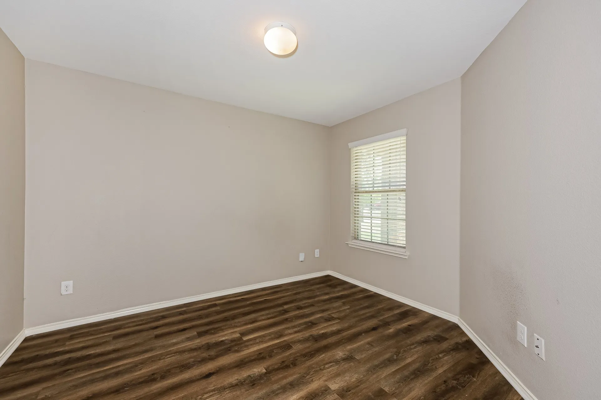 Single Family Residence For Rent in Dallas County , 2803 Englenook Drive, Seagoville, Texas 75159, 4 Bedroom, 2 Bathroom, 2 Garage spaces, 1,801 Sqft, built in 2017, mls#21397802, Real Estate Agent in Seagoville, Homes For Rent in Dallas county, Homes For Rent in Seagoville, Realtor in Seagoville Texas, Real Estate Brokerage Independent Realty Texas, Luminita Cordes Realtor