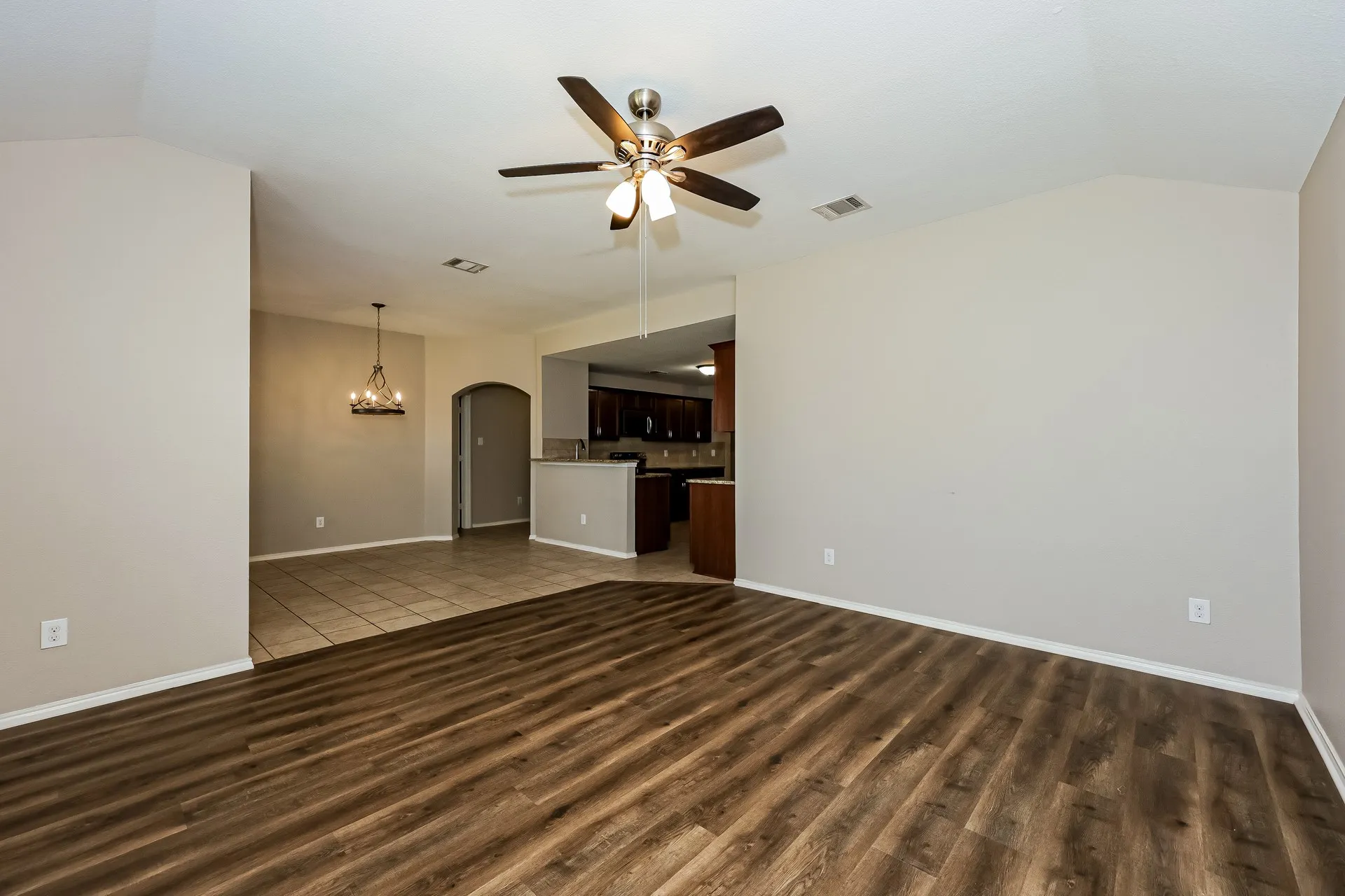 Single Family Residence For Rent in Dallas County , 2803 Englenook Drive, Seagoville, Texas 75159, 4 Bedroom, 2 Bathroom, 2 Garage spaces, 1,801 Sqft, built in 2017, mls#21397802, Real Estate Agent in Seagoville, Homes For Rent in Dallas county, Homes For Rent in Seagoville, Realtor in Seagoville Texas, Real Estate Brokerage Independent Realty Texas, Luminita Cordes Realtor