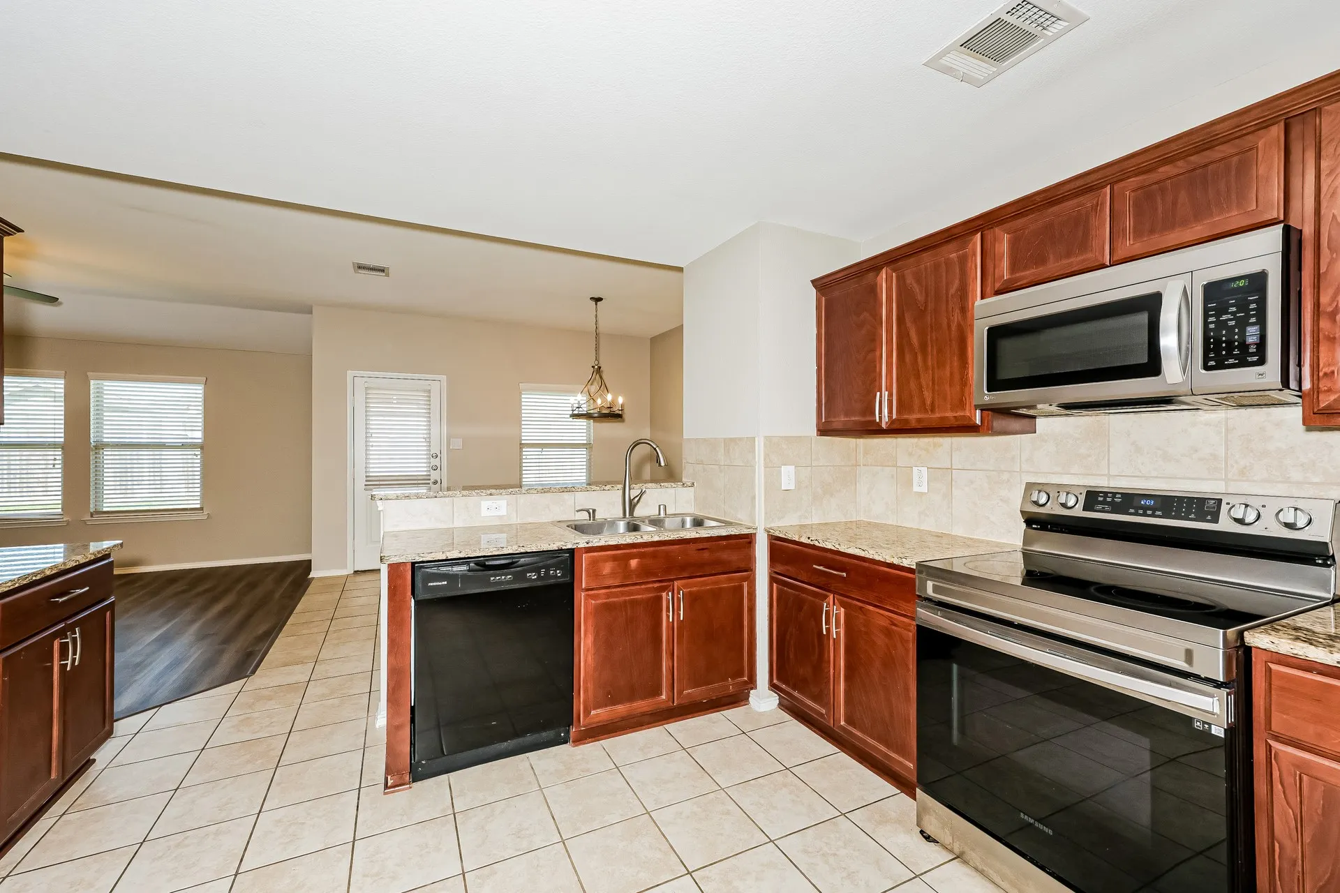 Single Family Residence For Rent in Dallas County , 2803 Englenook Drive, Seagoville, Texas 75159, 4 Bedroom, 2 Bathroom, 2 Garage spaces, 1,801 Sqft, built in 2017, mls#21397802, Real Estate Agent in Seagoville, Homes For Rent in Dallas county, Homes For Rent in Seagoville, Realtor in Seagoville Texas, Real Estate Brokerage Independent Realty Texas, Luminita Cordes Realtor