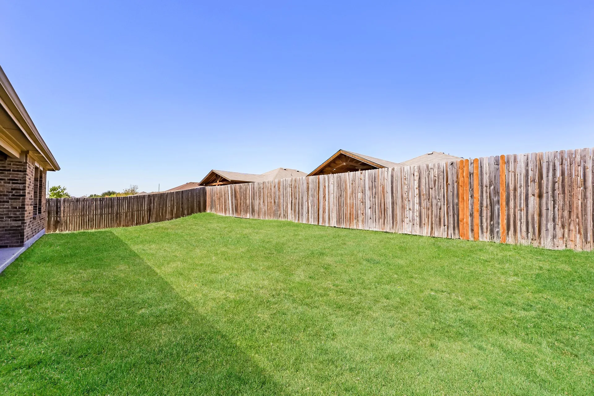Single Family Residence For Rent in Dallas County , 2803 Englenook Drive, Seagoville, Texas 75159, 4 Bedroom, 2 Bathroom, 2 Garage spaces, 1,801 Sqft, built in 2017, mls#21397802, Real Estate Agent in Seagoville, Homes For Rent in Dallas county, Homes For Rent in Seagoville, Realtor in Seagoville Texas, Real Estate Brokerage Independent Realty Texas, Luminita Cordes Realtor
