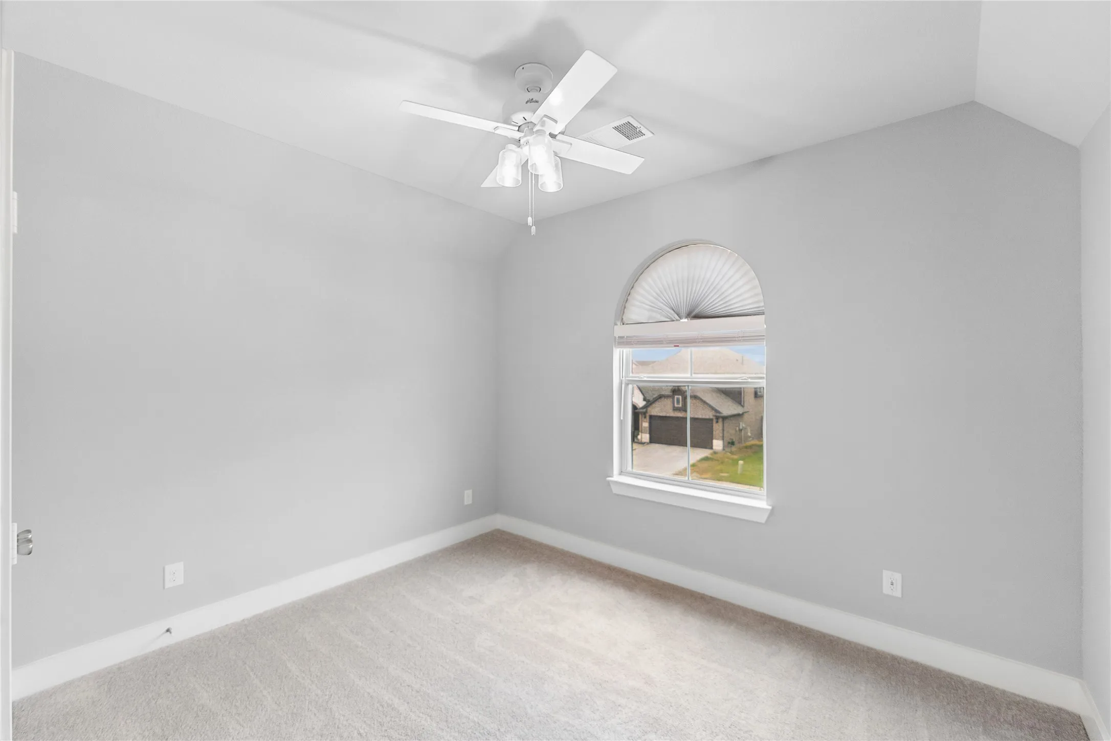 Single Family Residence For Sale in Denton County , 1317 Thrasher Drive, Little Elm, Texas 75068, 4 Bedroom, 3 Bathroom, 2 Garage spaces, 2,624 Sqft, built in 2020, mls#21396493, Real Estate Agent in Little Elm, Homes For Sale in Denton county, Homes For Sale in Little Elm, Realtor in Little Elm Texas, Real Estate Brokerage Independent Realty Texas, Luminita Cordes Realtor