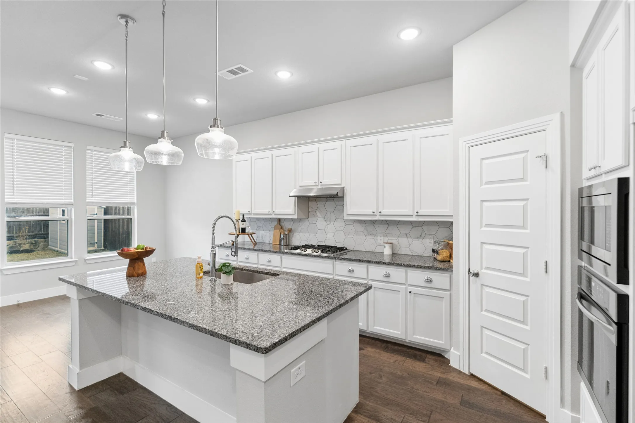 Single Family Residence For Sale in Denton County , 1317 Thrasher Drive, Little Elm, Texas 75068, 4 Bedroom, 3 Bathroom, 2 Garage spaces, 2,624 Sqft, built in 2020, mls#21396493, Real Estate Agent in Little Elm, Homes For Sale in Denton county, Homes For Sale in Little Elm, Realtor in Little Elm Texas, Real Estate Brokerage Independent Realty Texas, Luminita Cordes Realtor