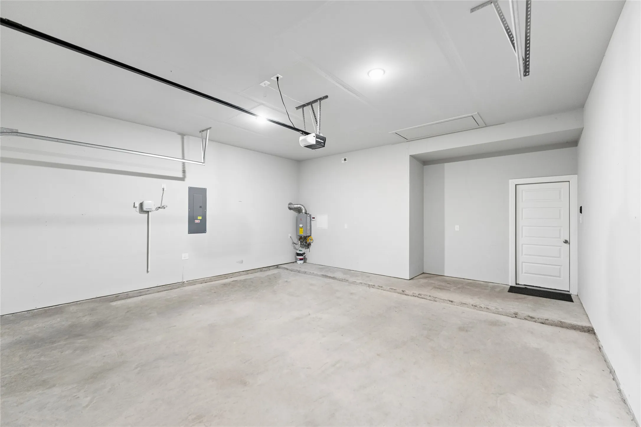 Single Family Residence For Sale in Denton County , 1317 Thrasher Drive, Little Elm, Texas 75068, 4 Bedroom, 3 Bathroom, 2 Garage spaces, 2,624 Sqft, built in 2020, mls#21396493, Real Estate Agent in Little Elm, Homes For Sale in Denton county, Homes For Sale in Little Elm, Realtor in Little Elm Texas, Real Estate Brokerage Independent Realty Texas, Luminita Cordes Realtor